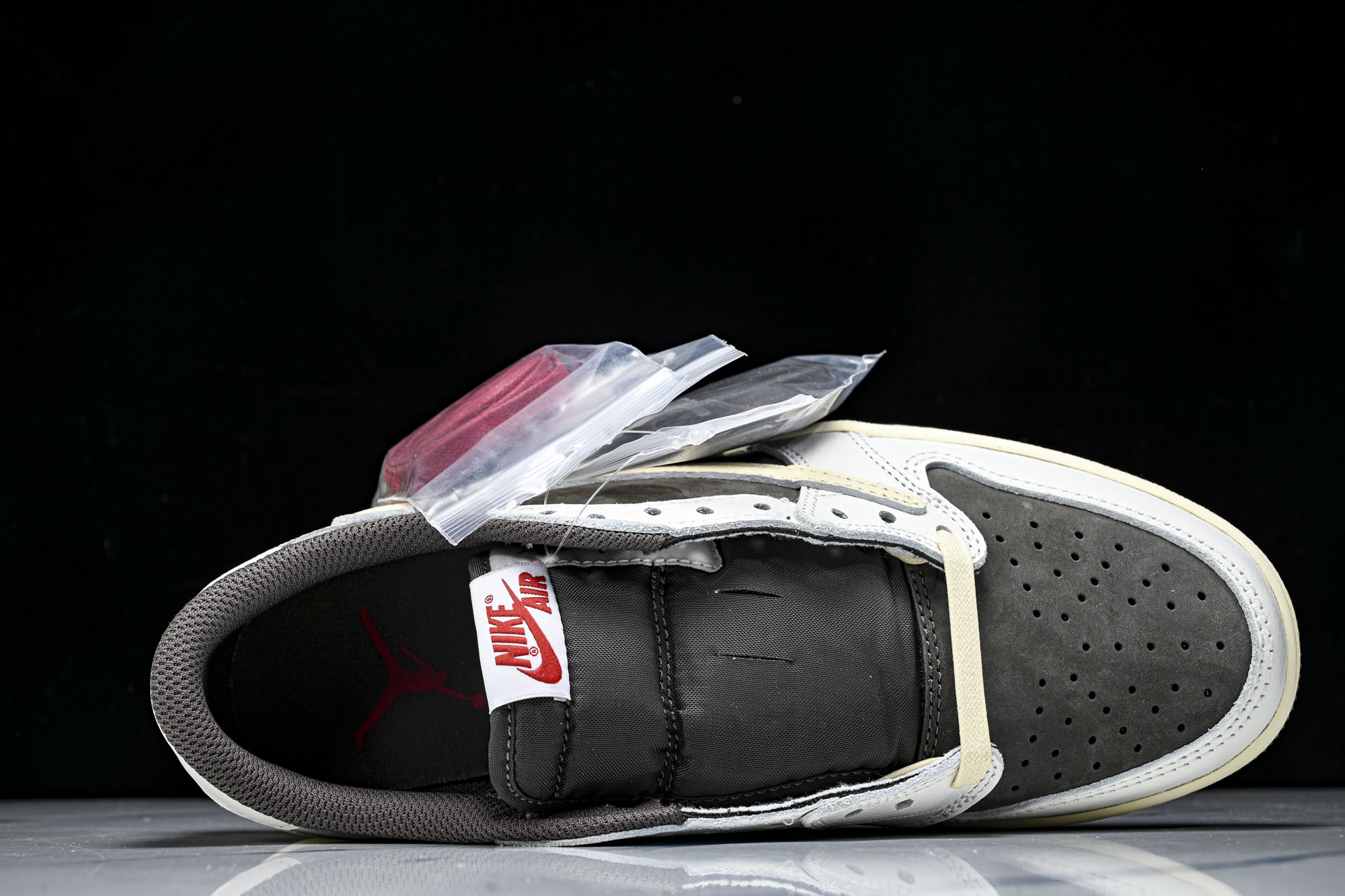 Travis Scott x Air Jordan 1 Reverse Mocha 倒钩摩卡棕白低帮 D