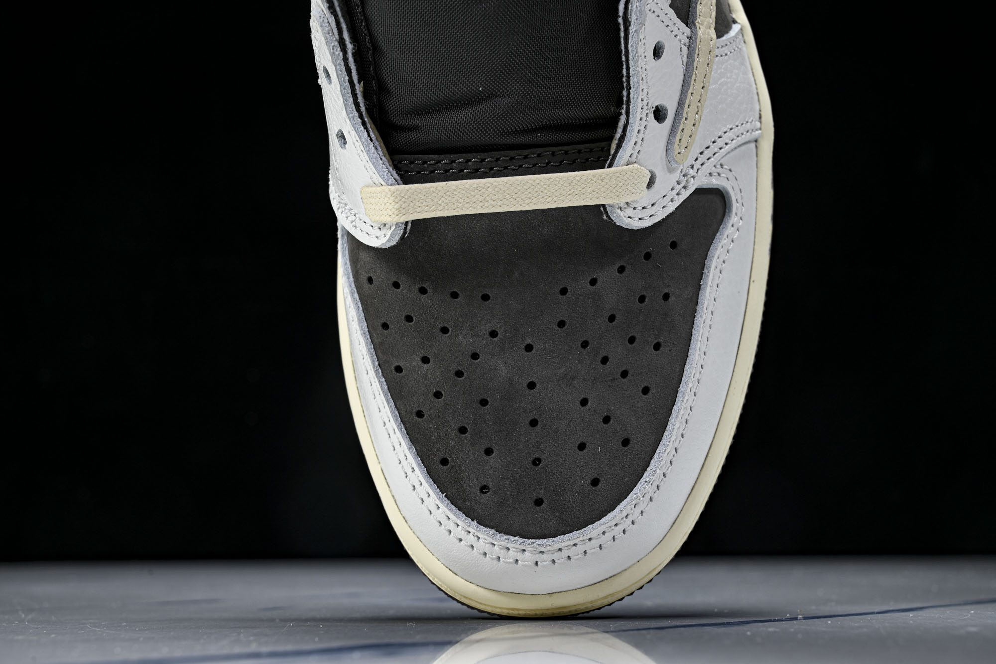 Travis Scott x Air Jordan 1 Reverse Mocha 倒钩摩卡棕白低帮 D