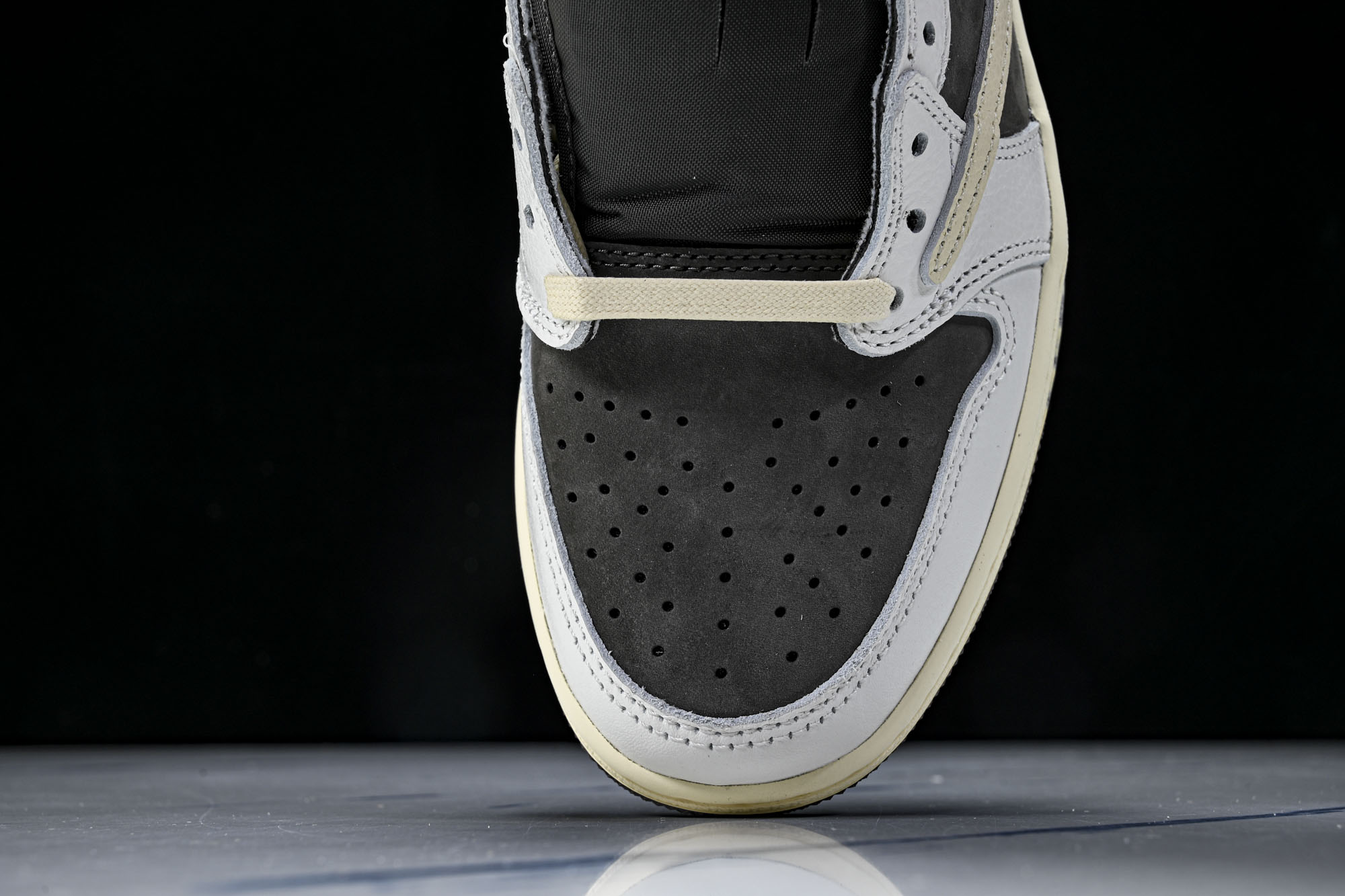 Travis Scott x Air Jordan 1 Reverse Mocha 倒钩摩卡棕白低帮 D