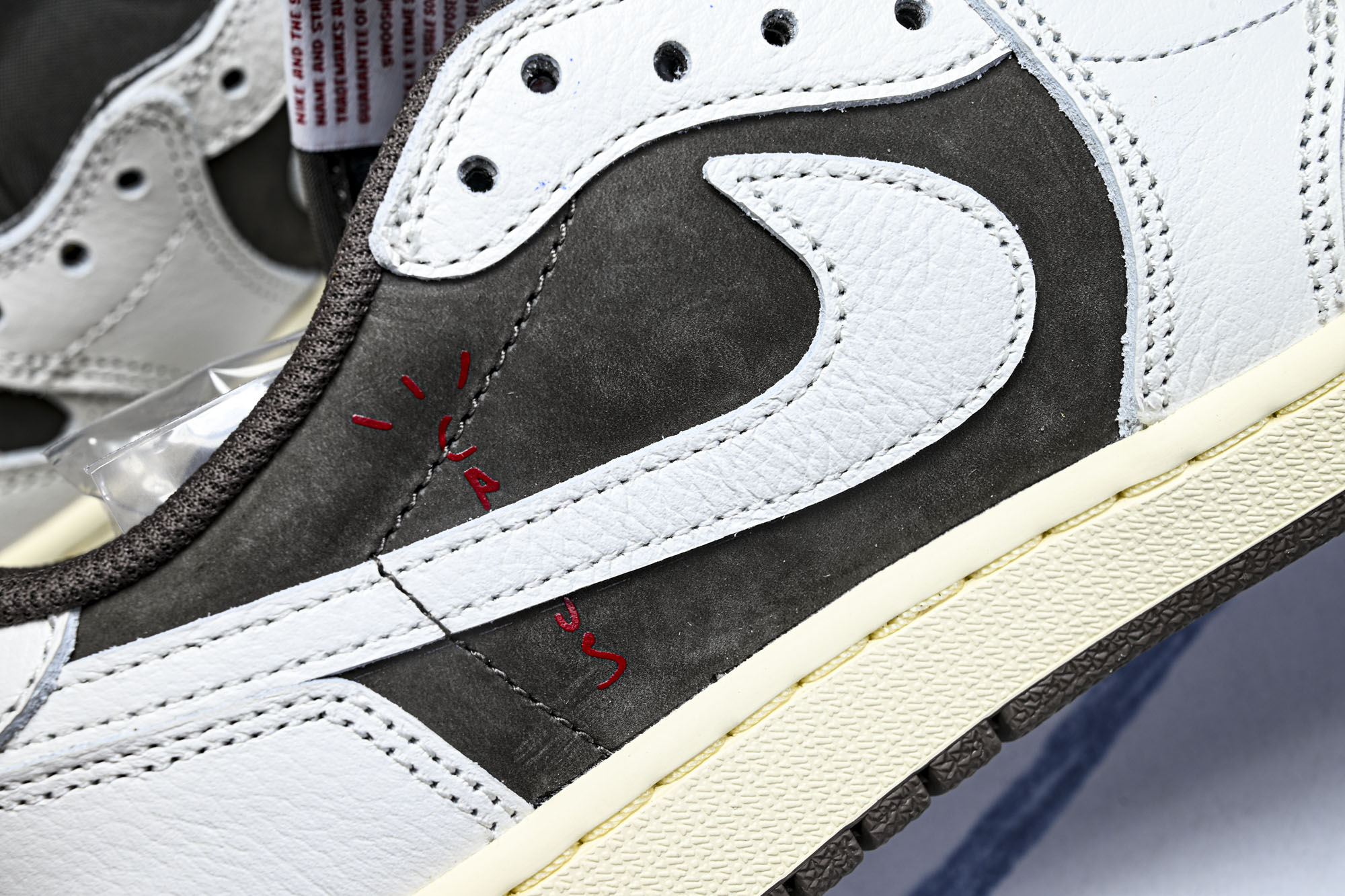 Travis Scott x Air Jordan 1 Reverse Mocha 倒钩摩卡棕白低帮 D