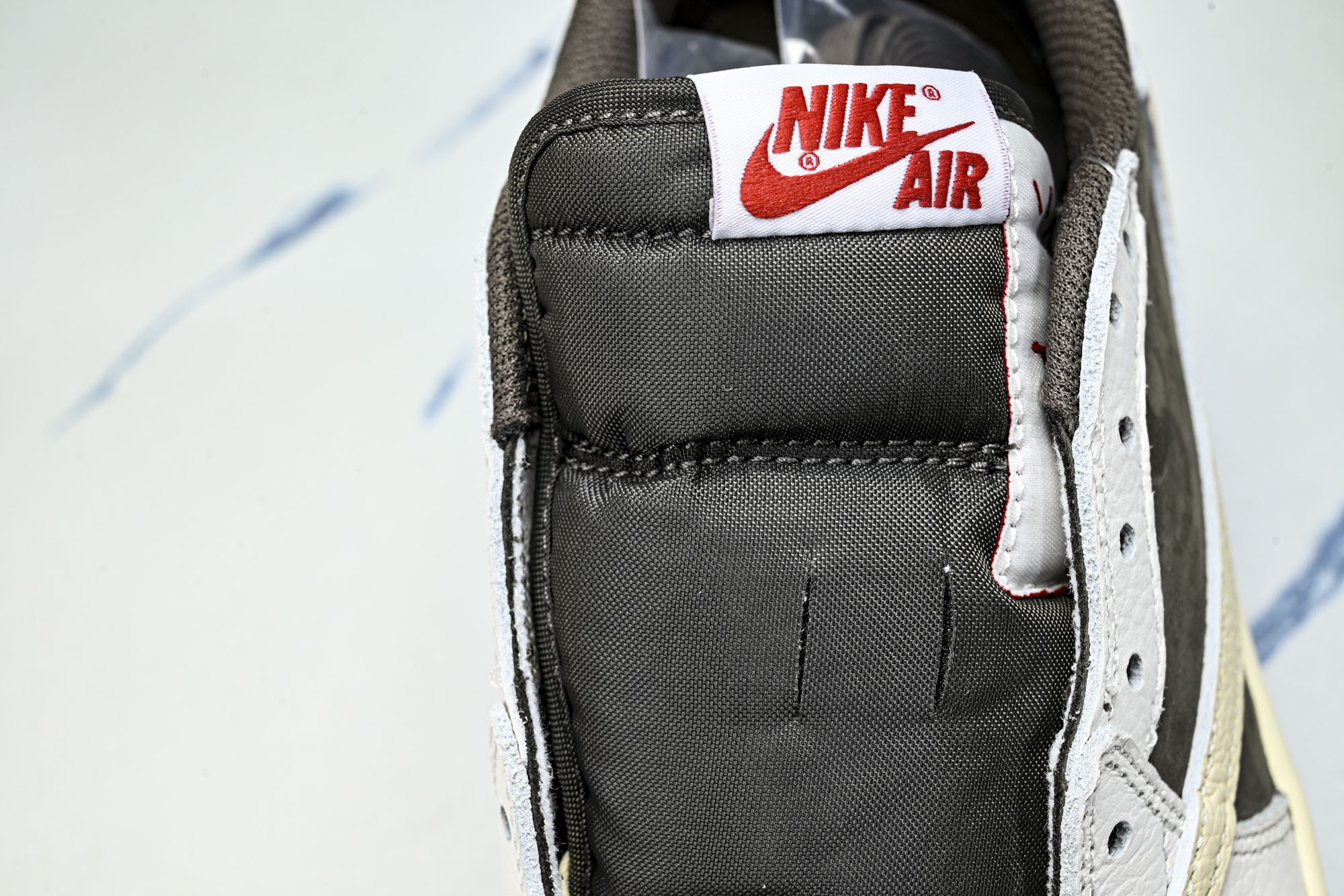 Travis Scott x Air Jordan 1 Reverse Mocha 倒钩摩卡棕白低帮 D