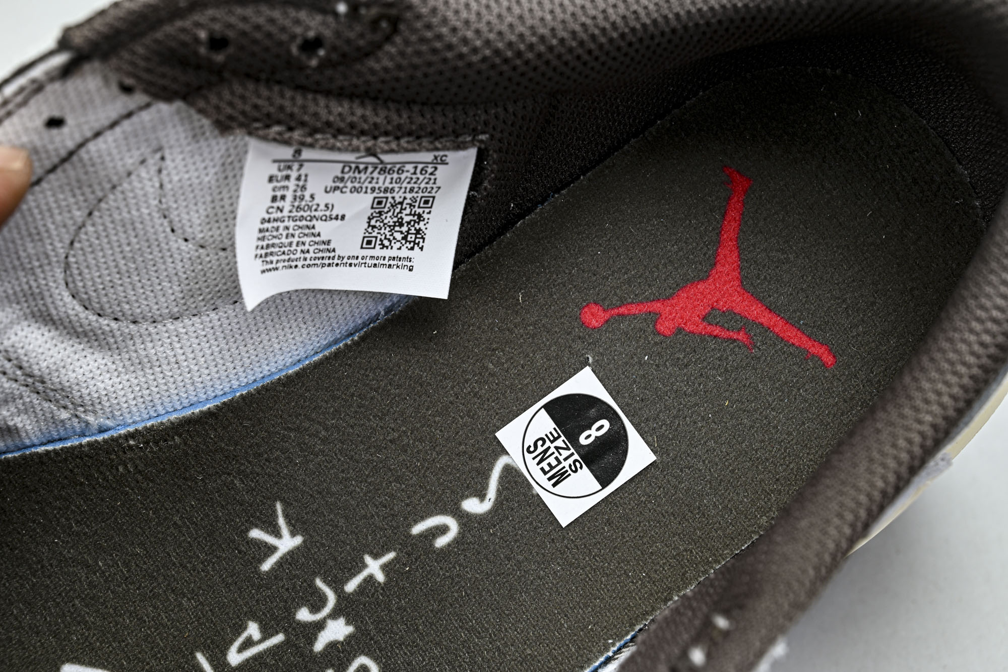 Travis Scott x Air Jordan 1 Reverse Mocha 倒钩摩卡棕白低帮 D