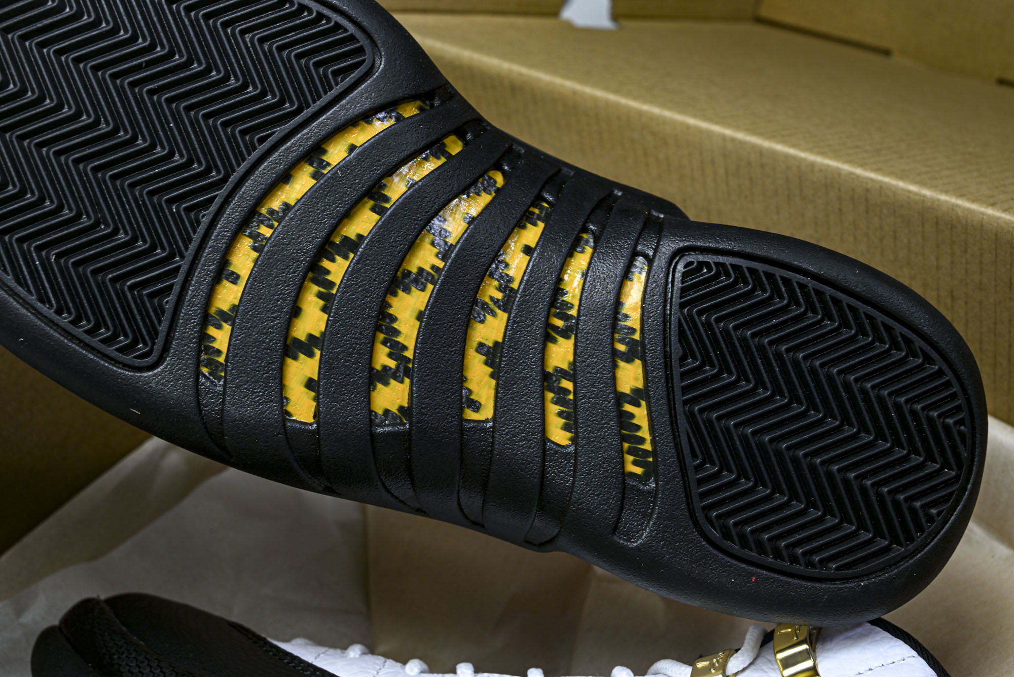 Air Jordan 12 Retro _Taxi_ AJ12 乔132元年复刻 金扣 CT8013 1