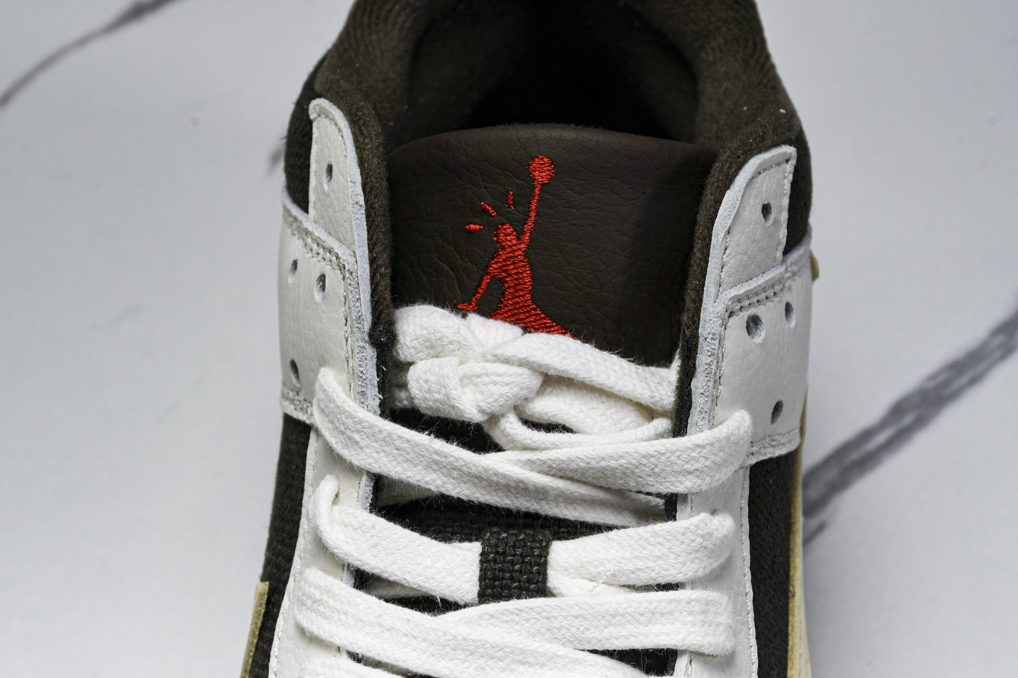 Travis Scott x Joran Executive The Check 倒钩低帮 摩卡 FZ8