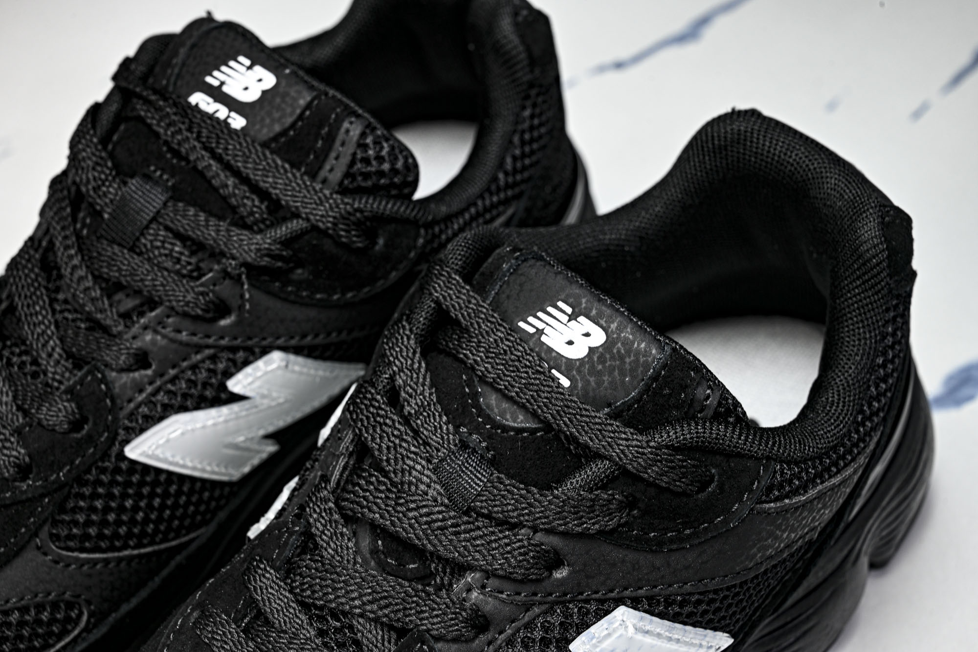 New Balance 603系列复古透气休闲运动慢跑鞋M6032HA #YZ039✦设计风格‌:承袭 
