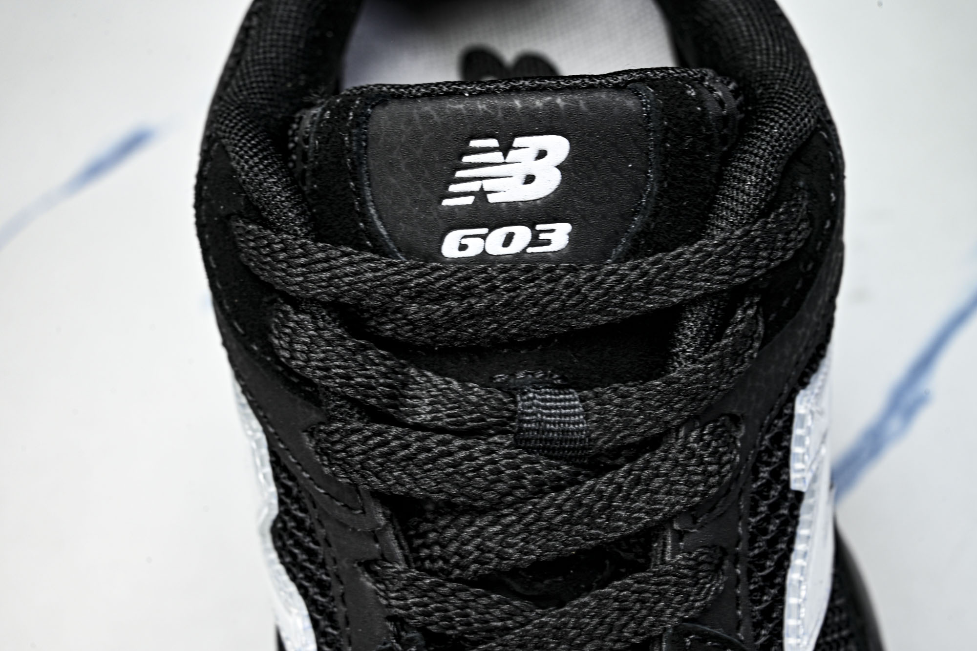New Balance 603系列复古透气休闲运动慢跑鞋M6032HA #YZ039✦设计风格‌:承袭 