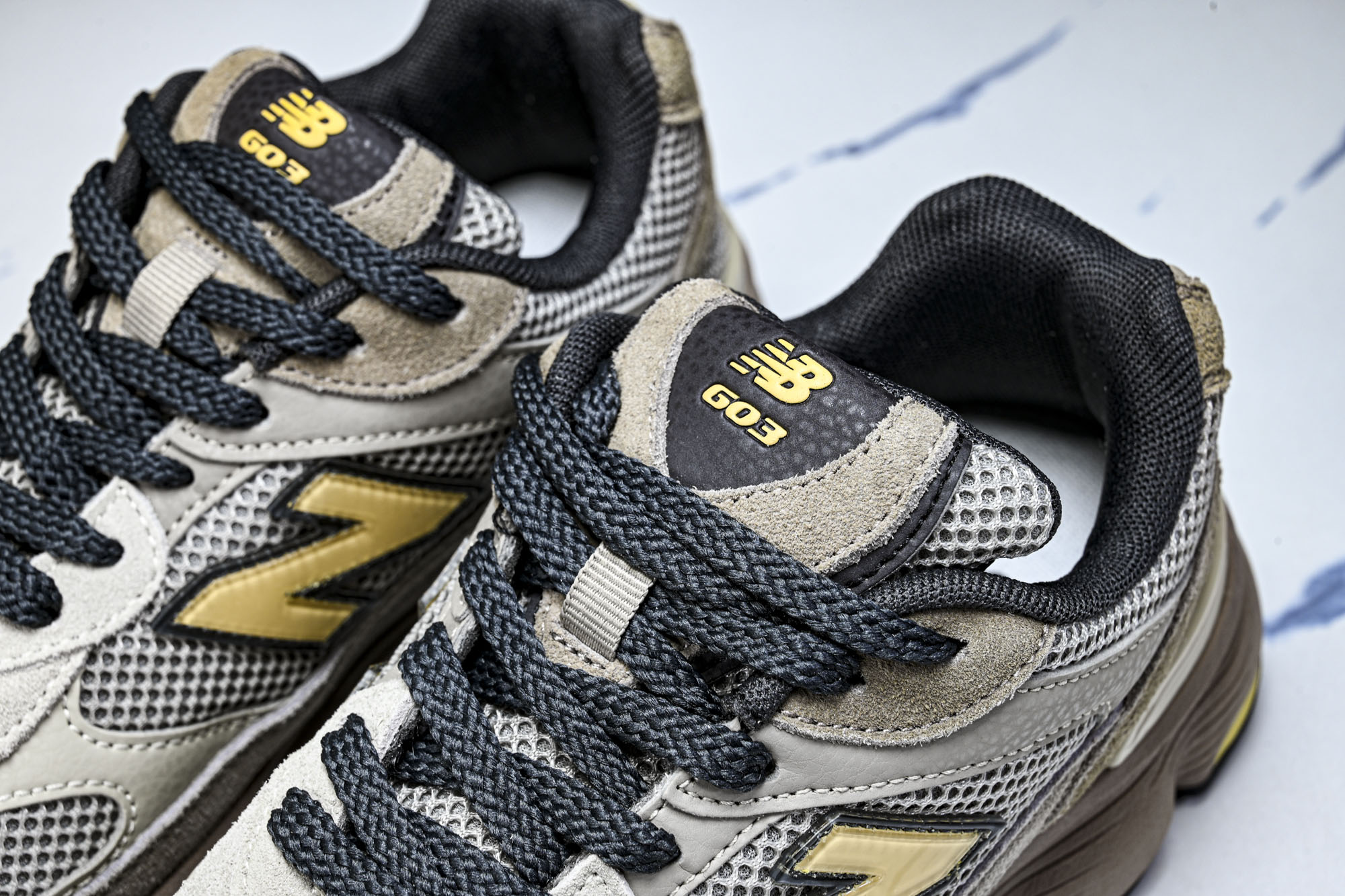 New Balance 603系列复古透气休闲运动慢跑鞋M6034UU #YZ039✦设计风格‌:承袭 