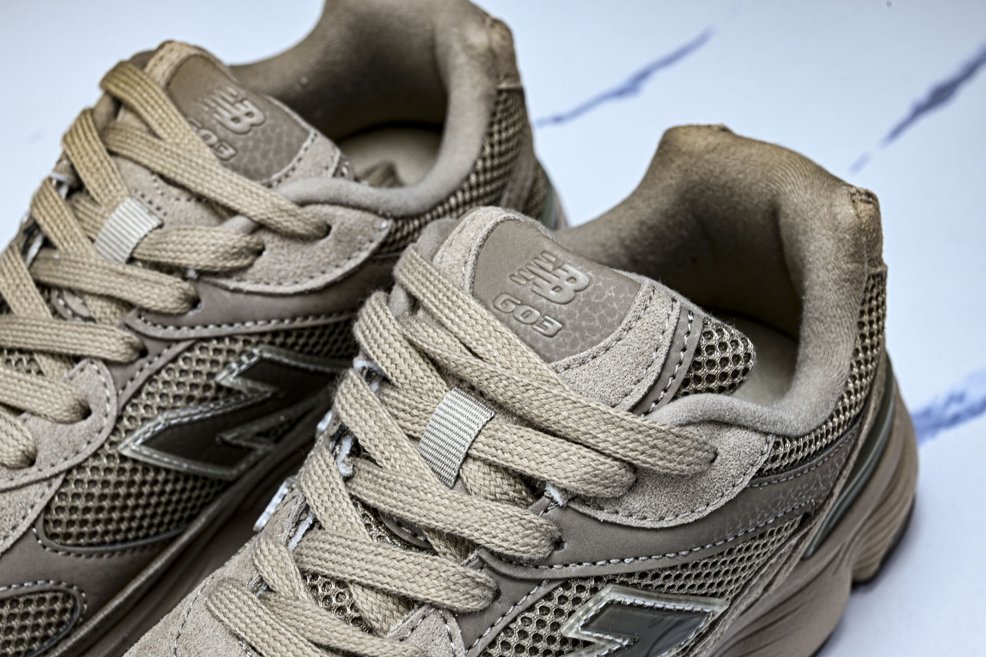 New Balance 603系列复古透气休闲运动慢跑鞋M6035RC #YZ039✦设计风格‌:承袭 
