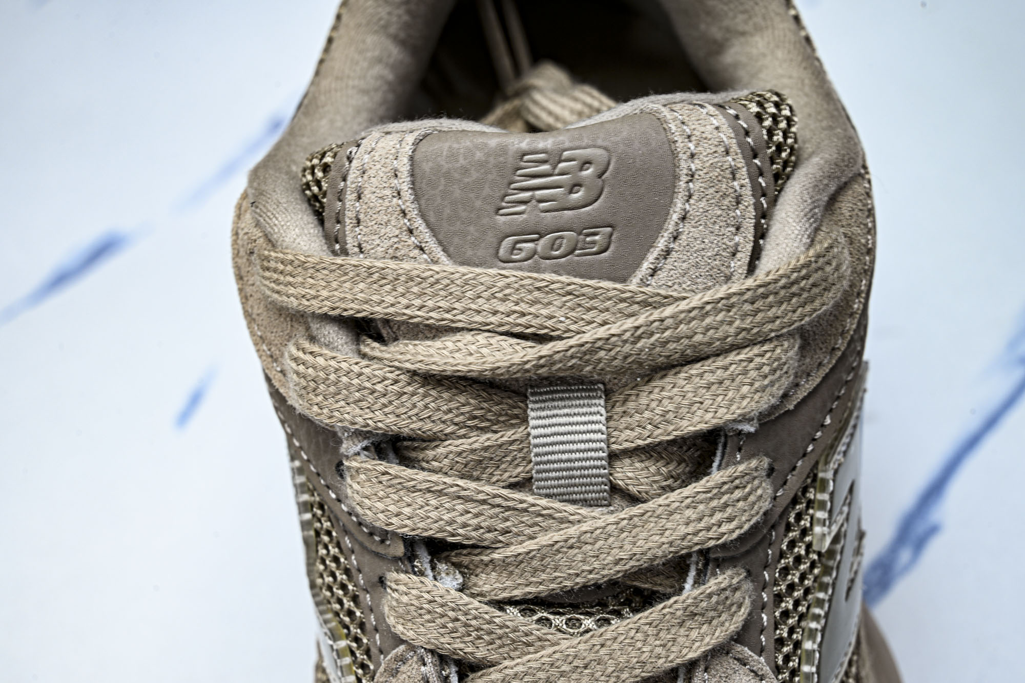 New Balance 603系列复古透气休闲运动慢跑鞋M6035RC #YZ039✦设计风格‌:承袭 