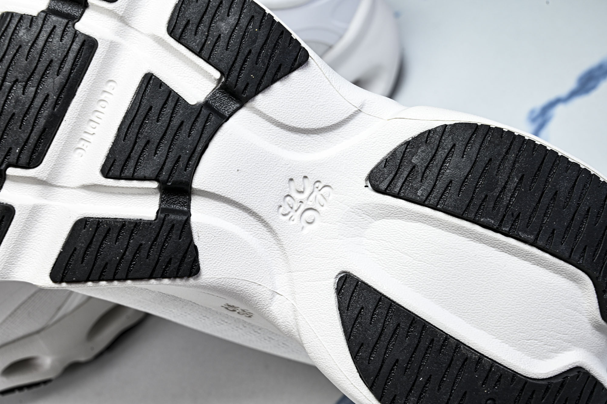 Loewe x ON 罗意威昂跑联名Running Cloudsolo男女情侣款运动鞋3MF #YZ01