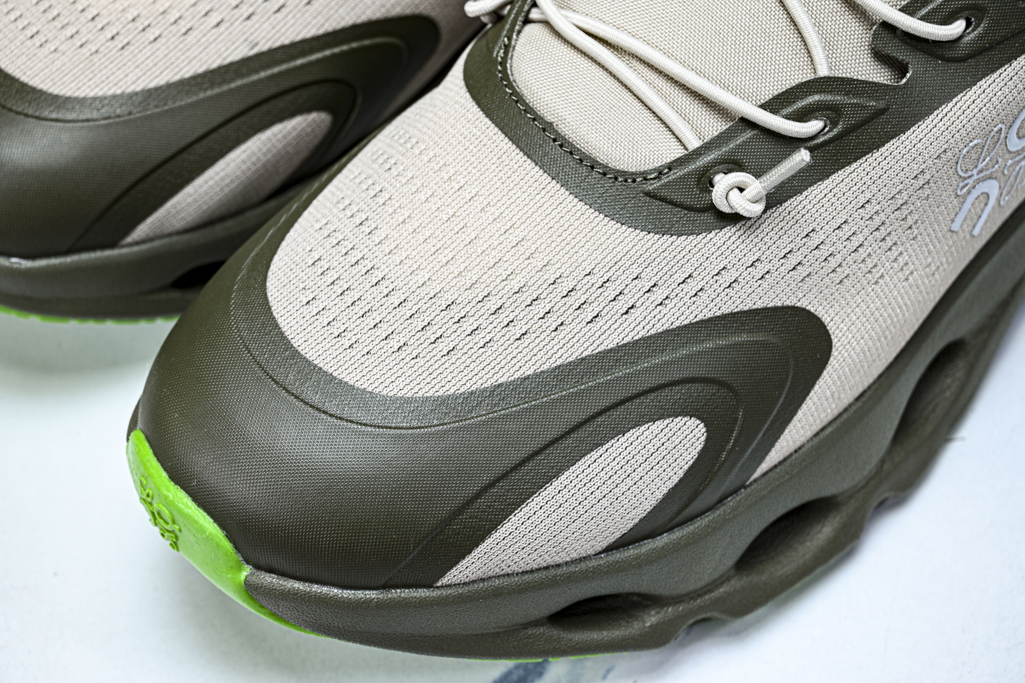 Loewe x ON 罗意威昂跑联名Running Cloudsolo男女情侣款运动鞋3MF #YZ01