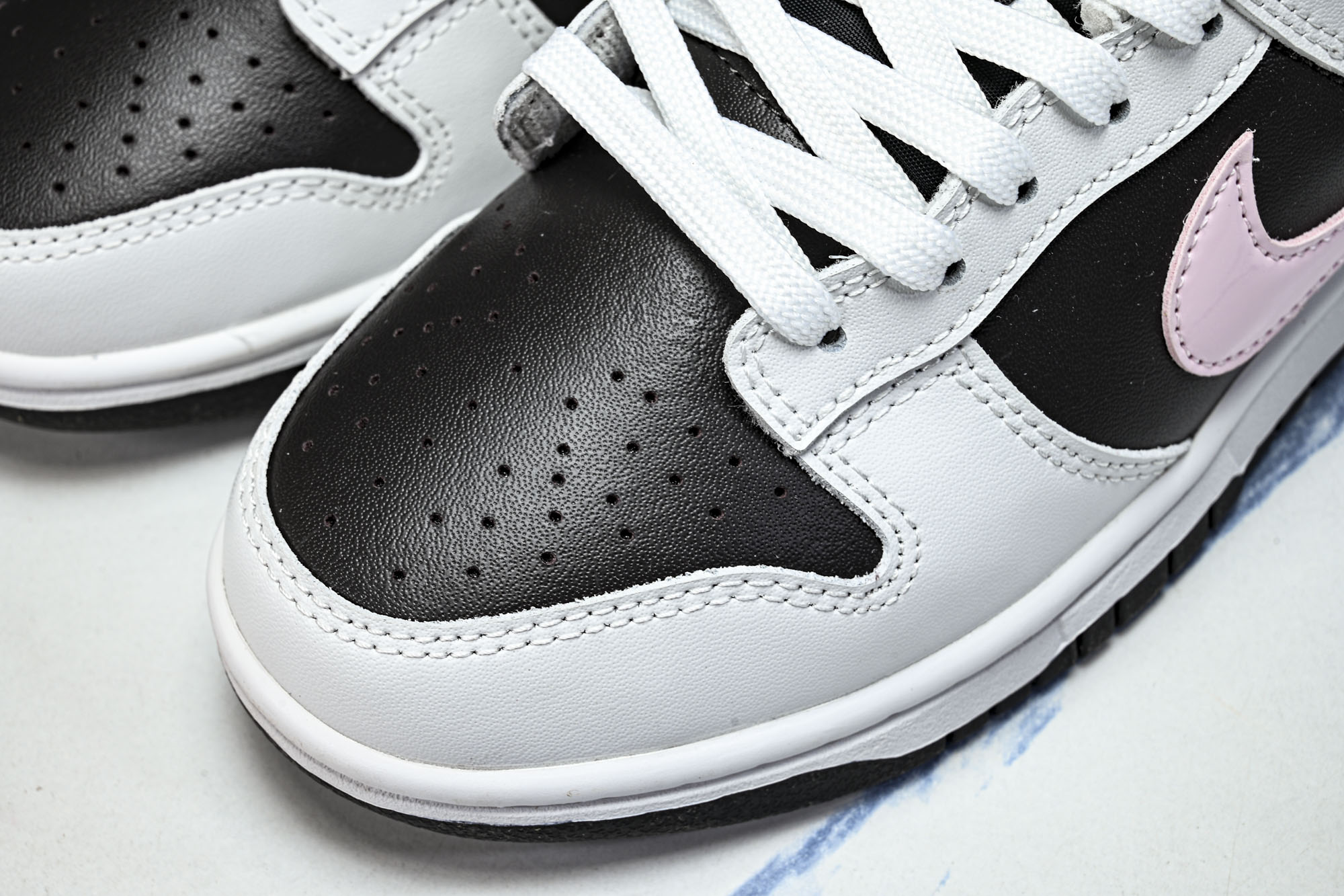 Nike SB Dunk Low 白黑粉 低帮休闲板鞋 IB8510-100 #YZ03935.5 36