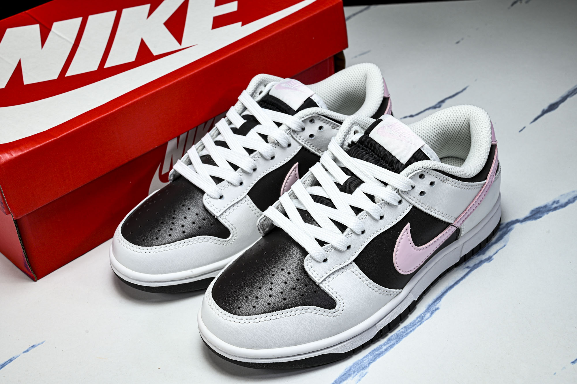 Nike SB Dunk Low 白黑粉 低帮休闲板鞋 IB8510-100 #YZ03935.5 36
