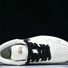 Air Jordan 1 Low AJ1 乔1 斯图西联名 拉丝黑勾 高端定制 低帮复古篮球鞋 XX31 Air Jordan 1 Low AJ1 乔1 斯图西联名 拉丝黑勾 高端定制 低帮复古篮球鞋 XX31