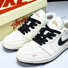 Air Jordan 1 Low AJ1 乔1 斯图西联名 拉丝黑勾 高端定制 低帮复古篮球鞋 XX31 Air Jordan 1 Low AJ1 乔1 斯图西联名 拉丝黑勾 高端定制 低帮复古篮球鞋 XX31