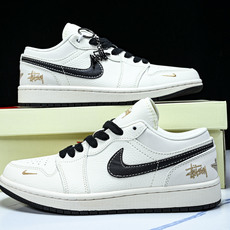Air Jordan 1 Low AJ1 乔1 斯图西联名 拉丝黑勾 高端定制 低帮复古篮球鞋 XX31 Air Jordan 1 Low AJ1 乔1 斯图西联名 拉丝黑勾 高端定制 低帮复古篮球鞋 XX31
