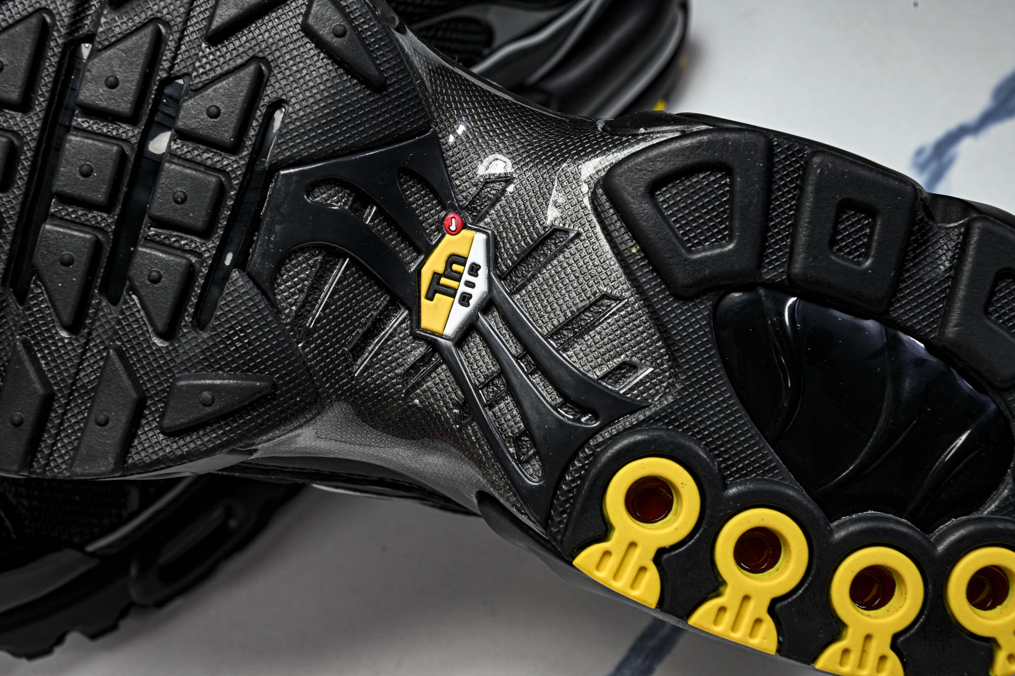 Nike_AIR MAX PLUS PRM男女士同款气垫跑步鞋HV8066-002 #YZ002✦原版1