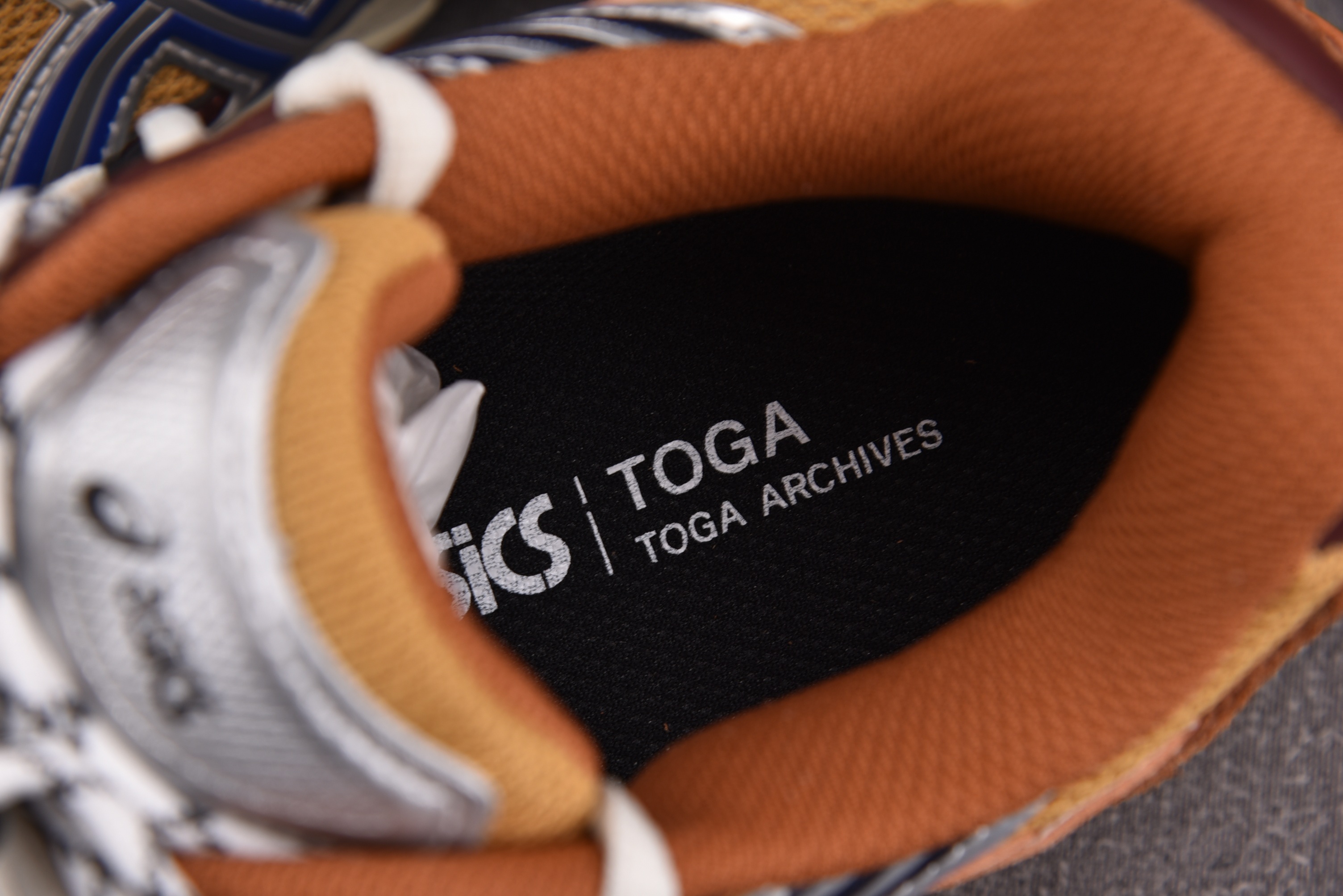 ASICS Gel-Cumulus 16 TG 橙蓝 1203A838-200 YZ02236-46