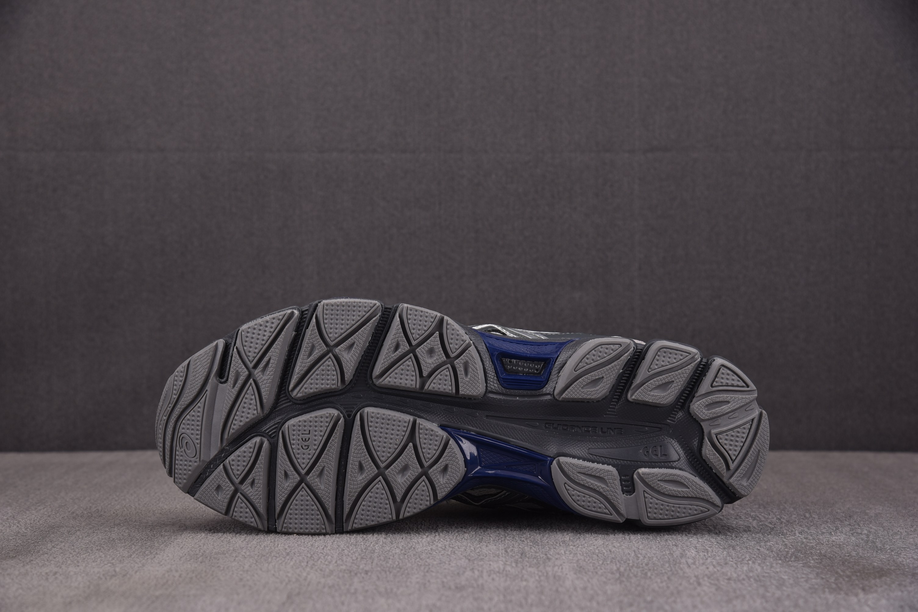 ASICS Gel-Cumulus 16 TG 灰色 1203A838-020 YZ02236-46