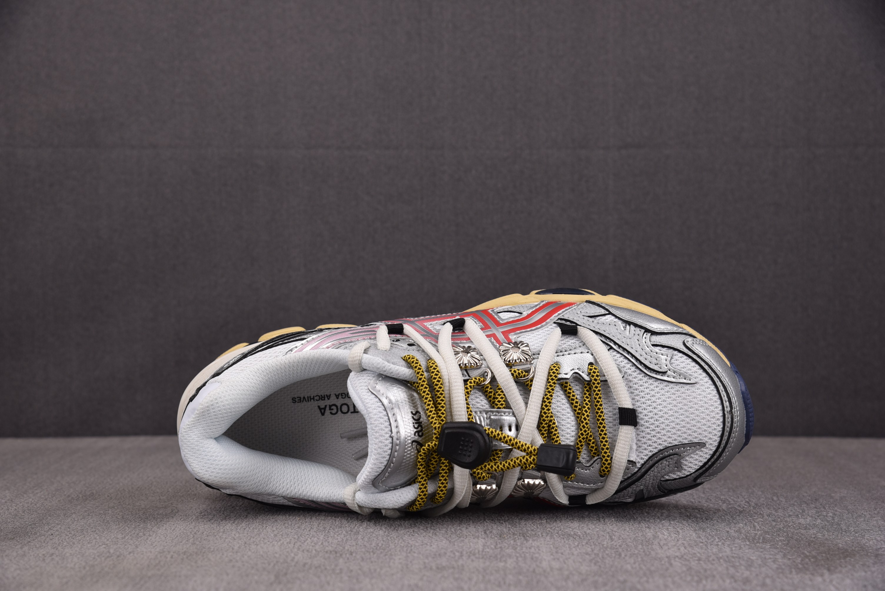 ASICS Gel-Cumulus 16 TG 白银 1203B115-100 YZ02236-46