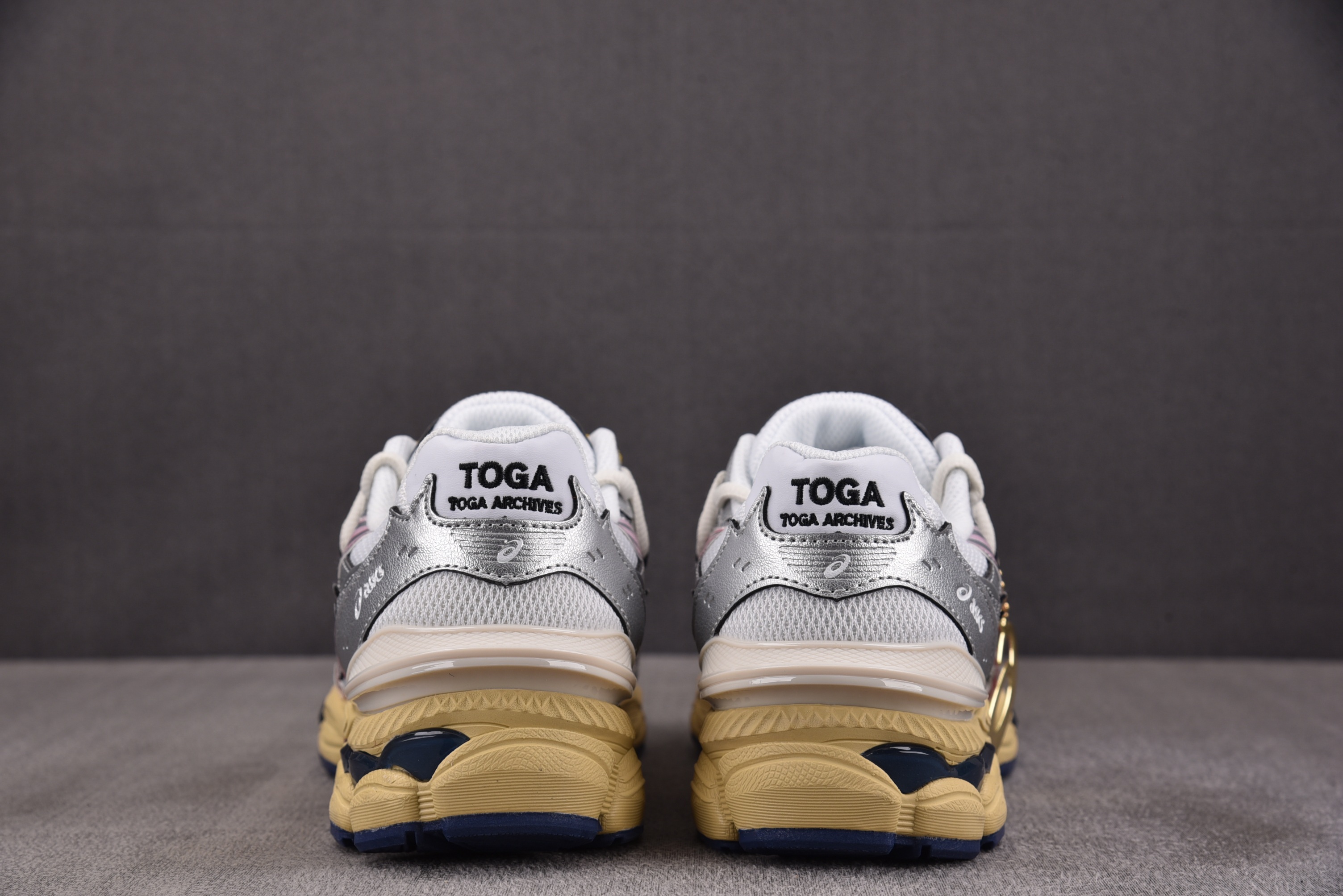 ASICS Gel-Cumulus 16 TG 白银 1203B115-100 YZ02236-46
