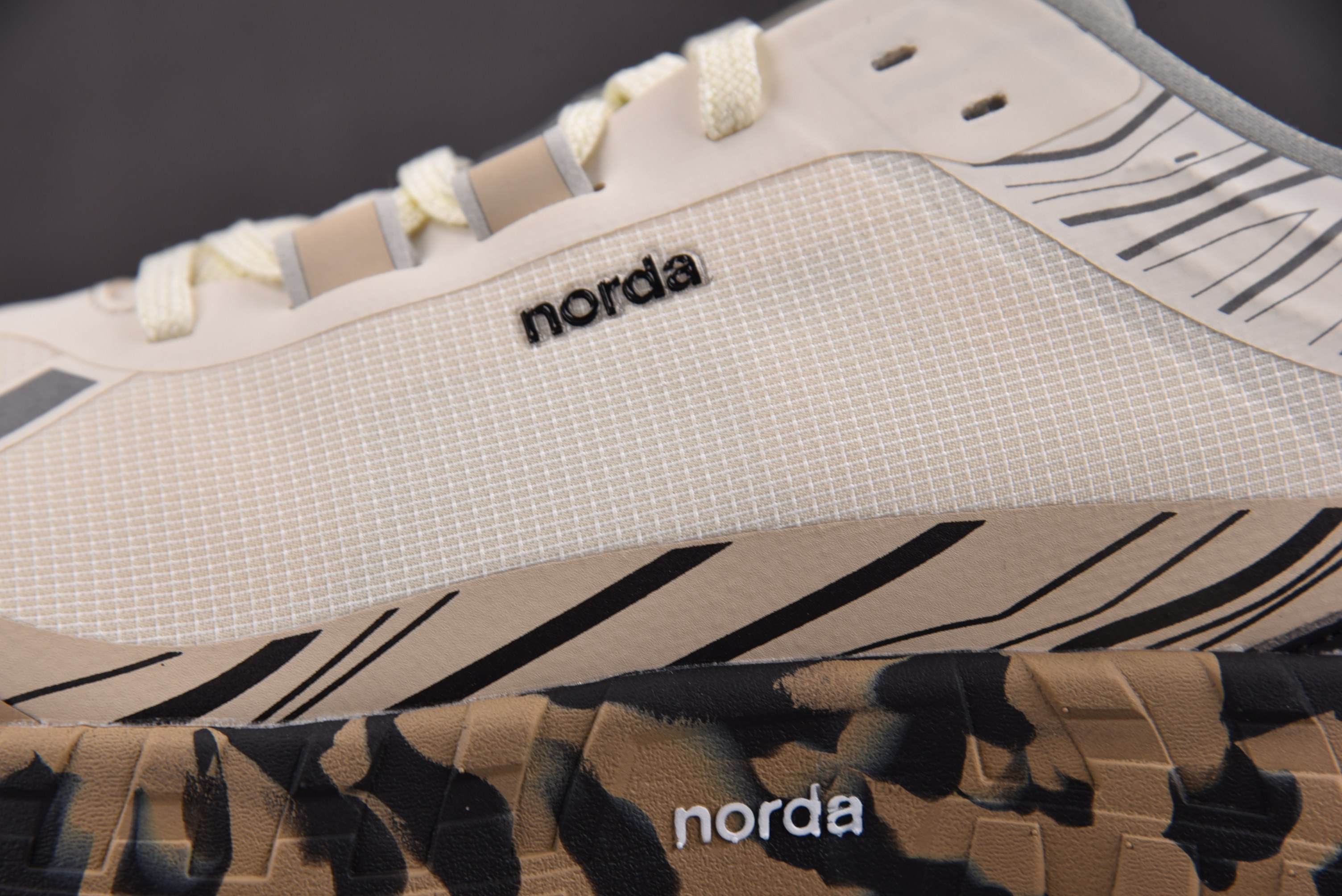 Norda 001 米白黑 YZ00436-45