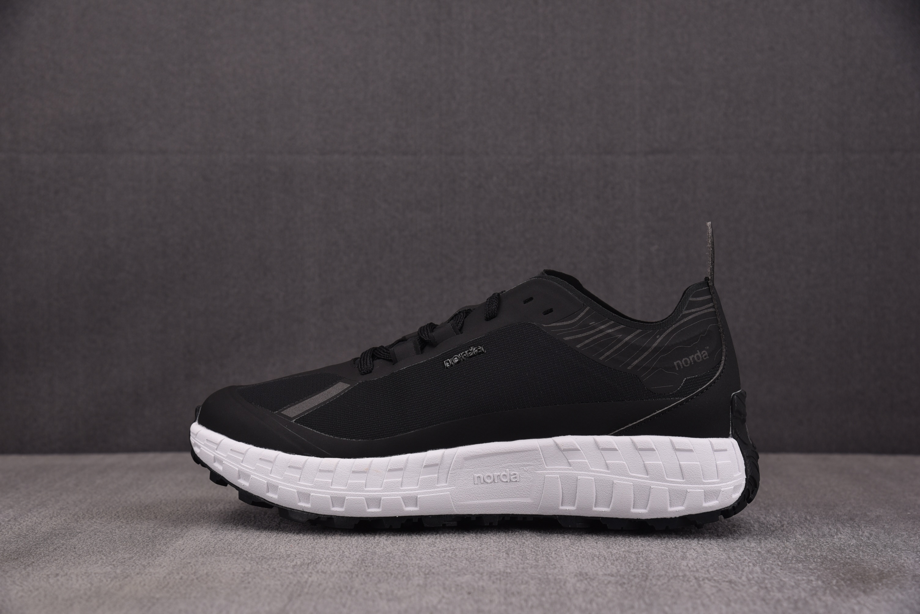 Norda 001 黑白 YZ00436-45
