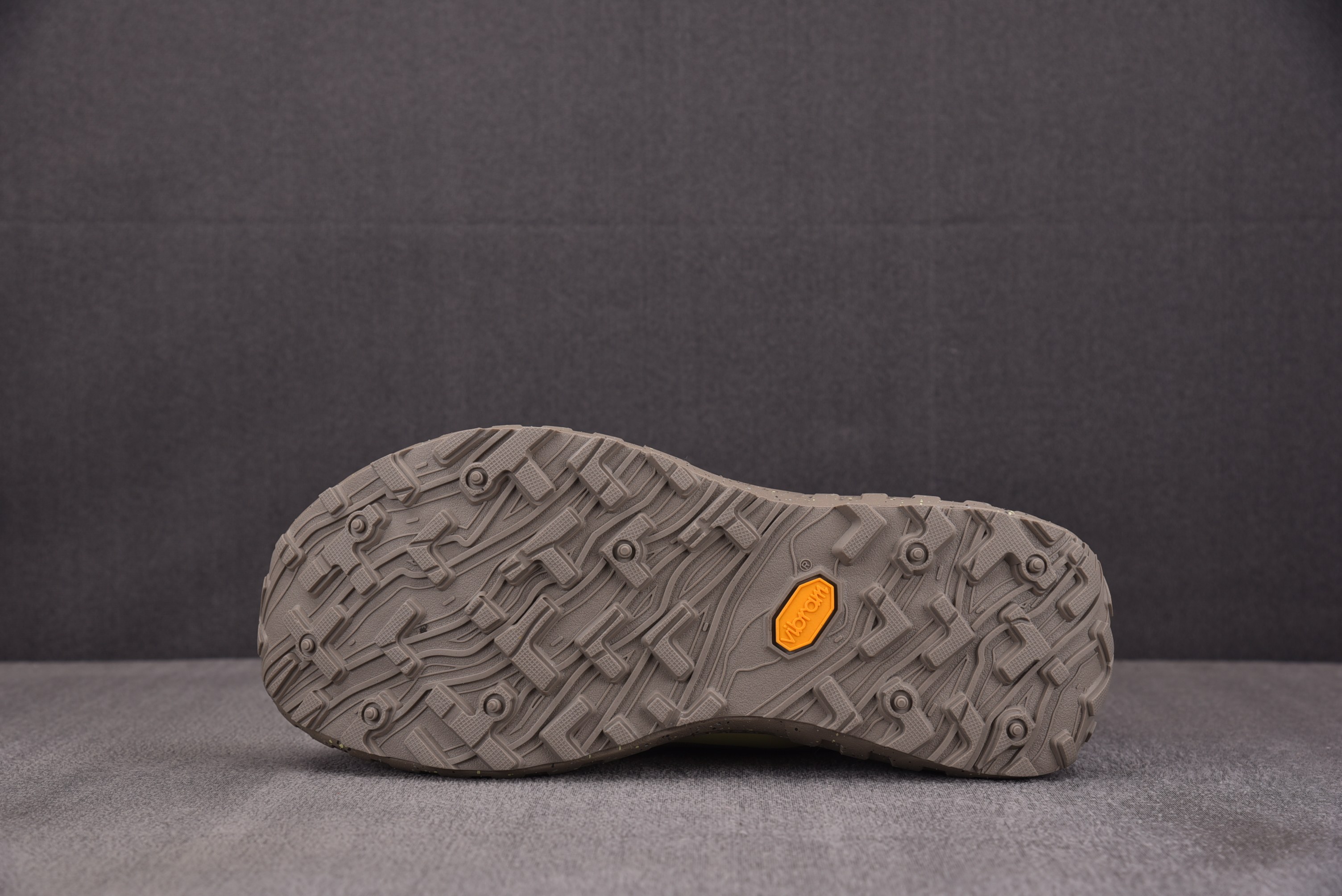 Norda 001A 灰 YZ00436-45