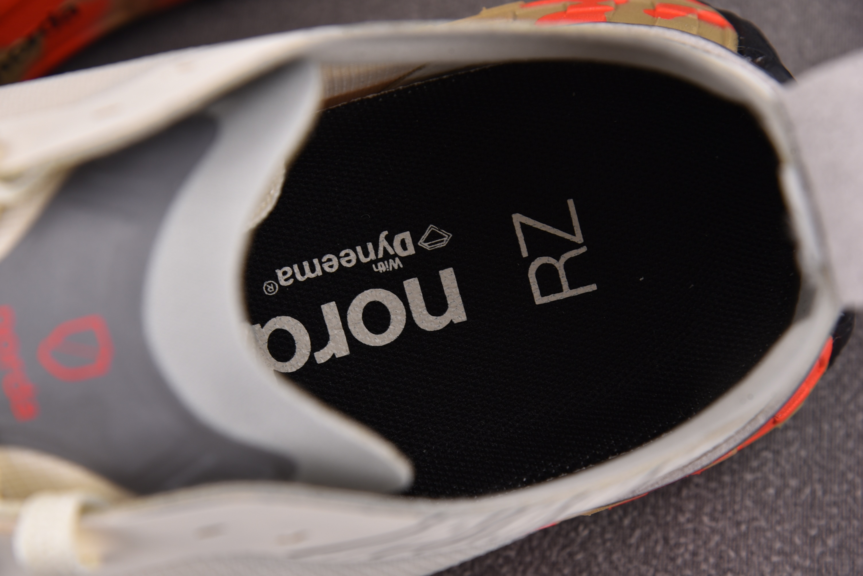 Norda 001A 白红 YZ00436-45