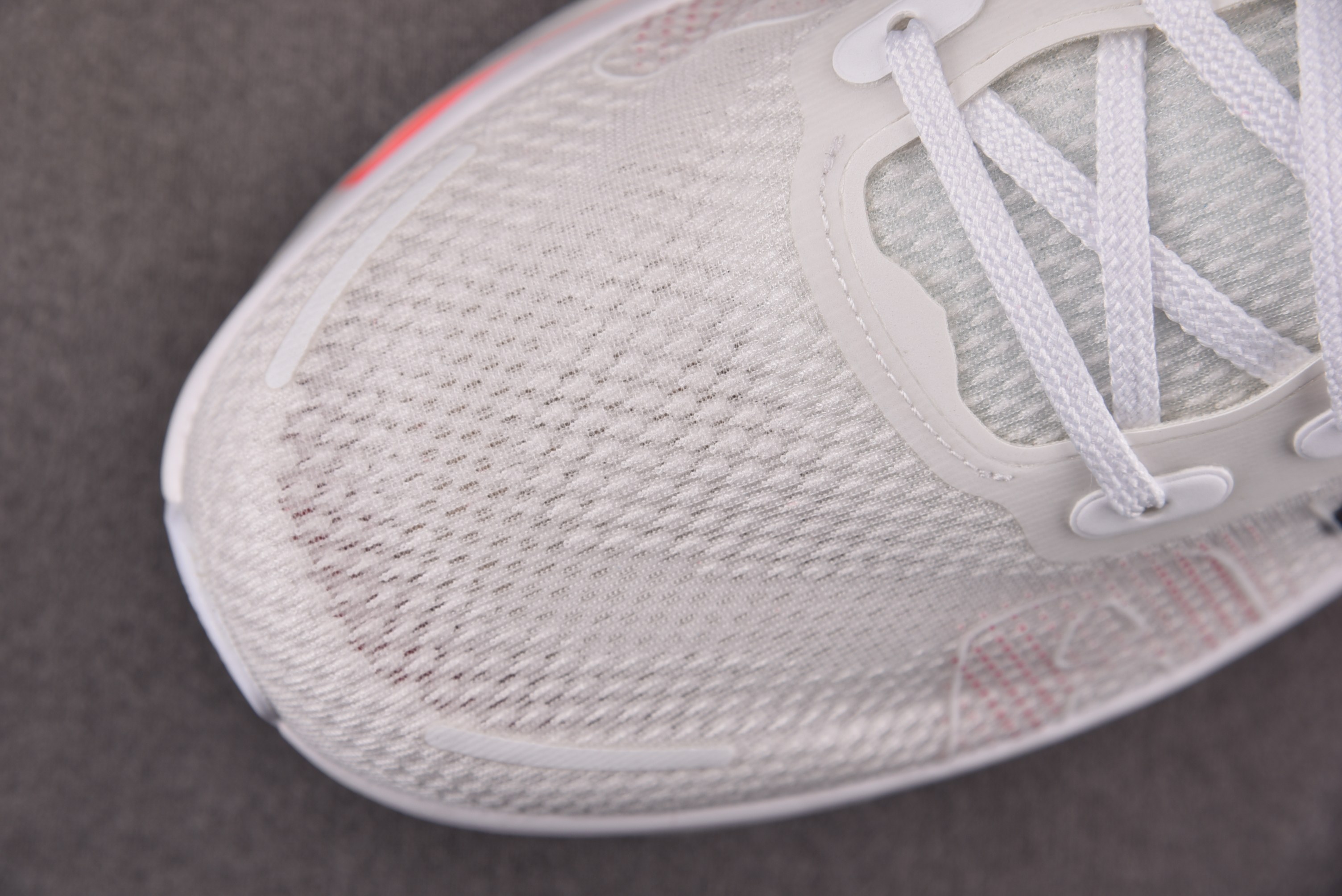 NK Vomero Premium White Bright Crimson 白红 HQ2050-103