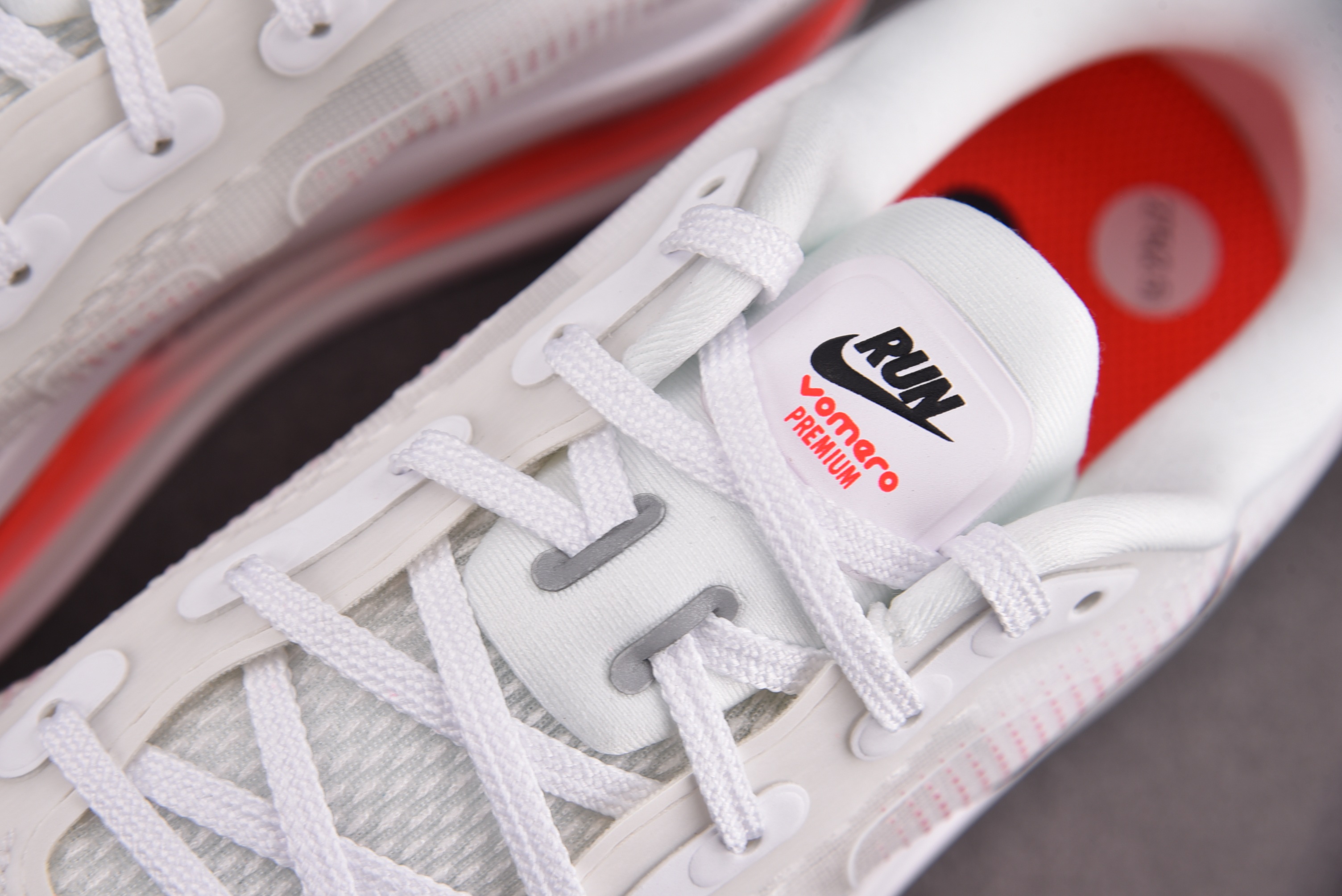 NK Vomero Premium White Bright Crimson 白红 HQ2050-103