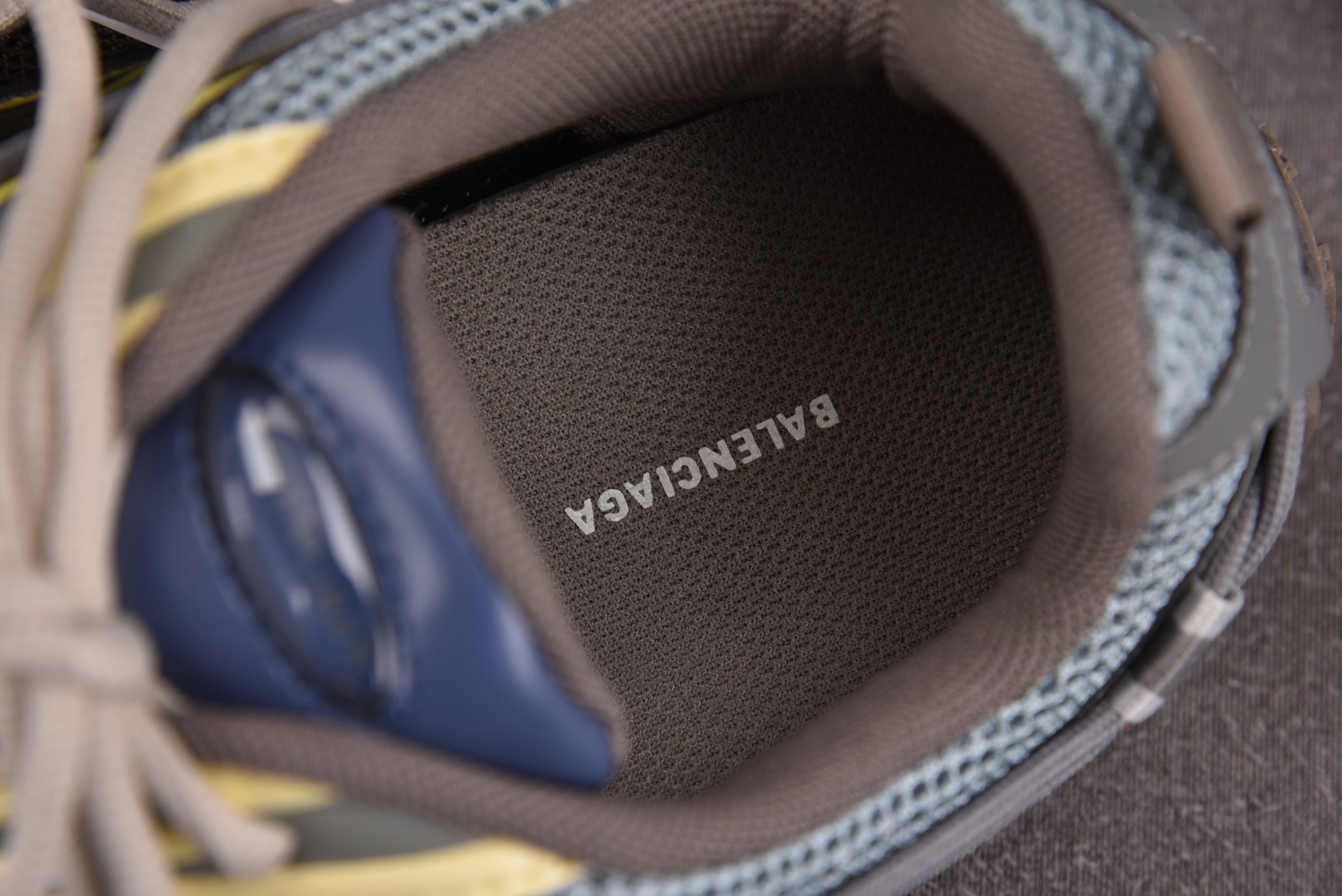 Balenciaga Radar Gradient Lines 卡其黄 YZ01835-46