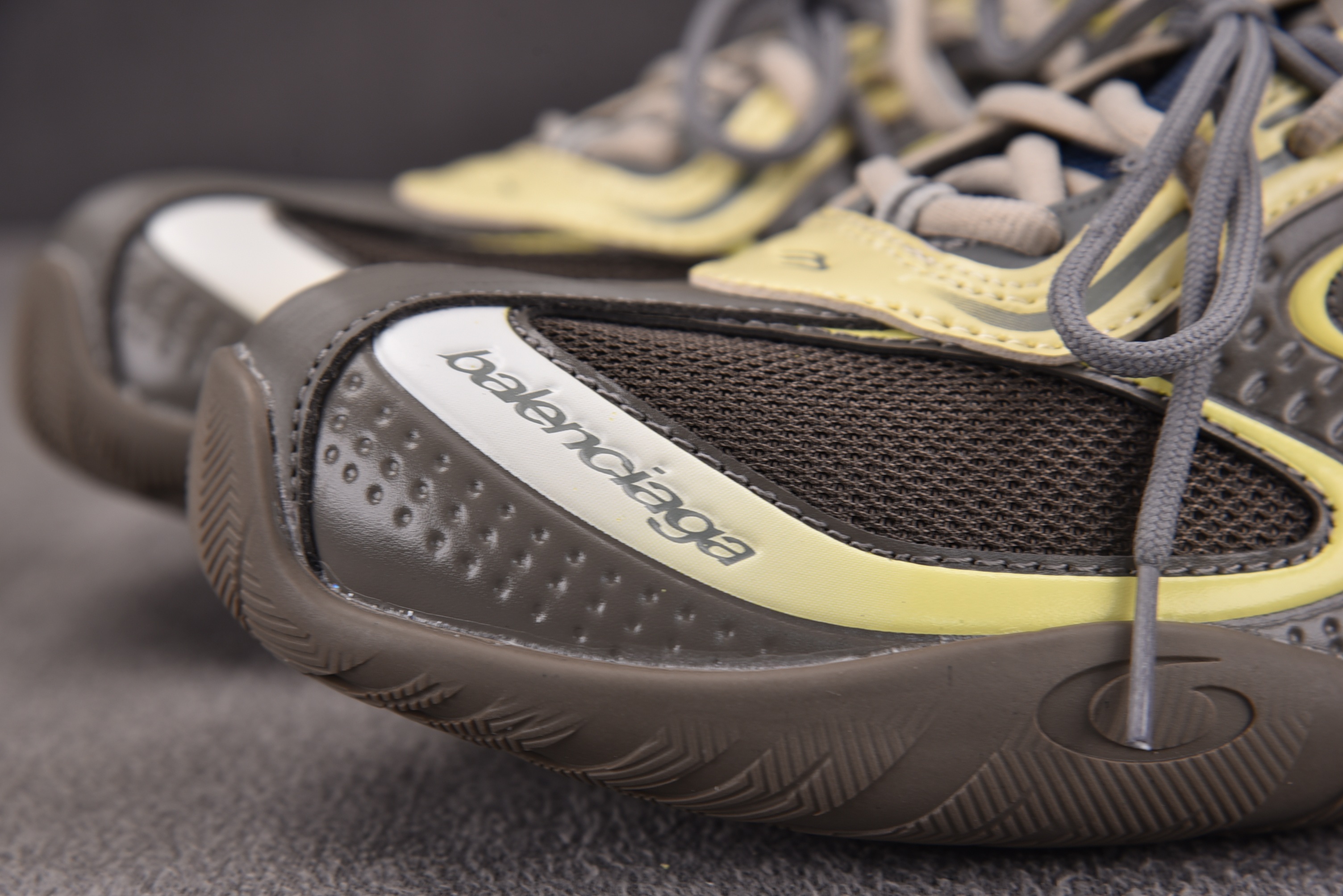 Balenciaga Radar Gradient Lines 卡其黄 YZ01835-46