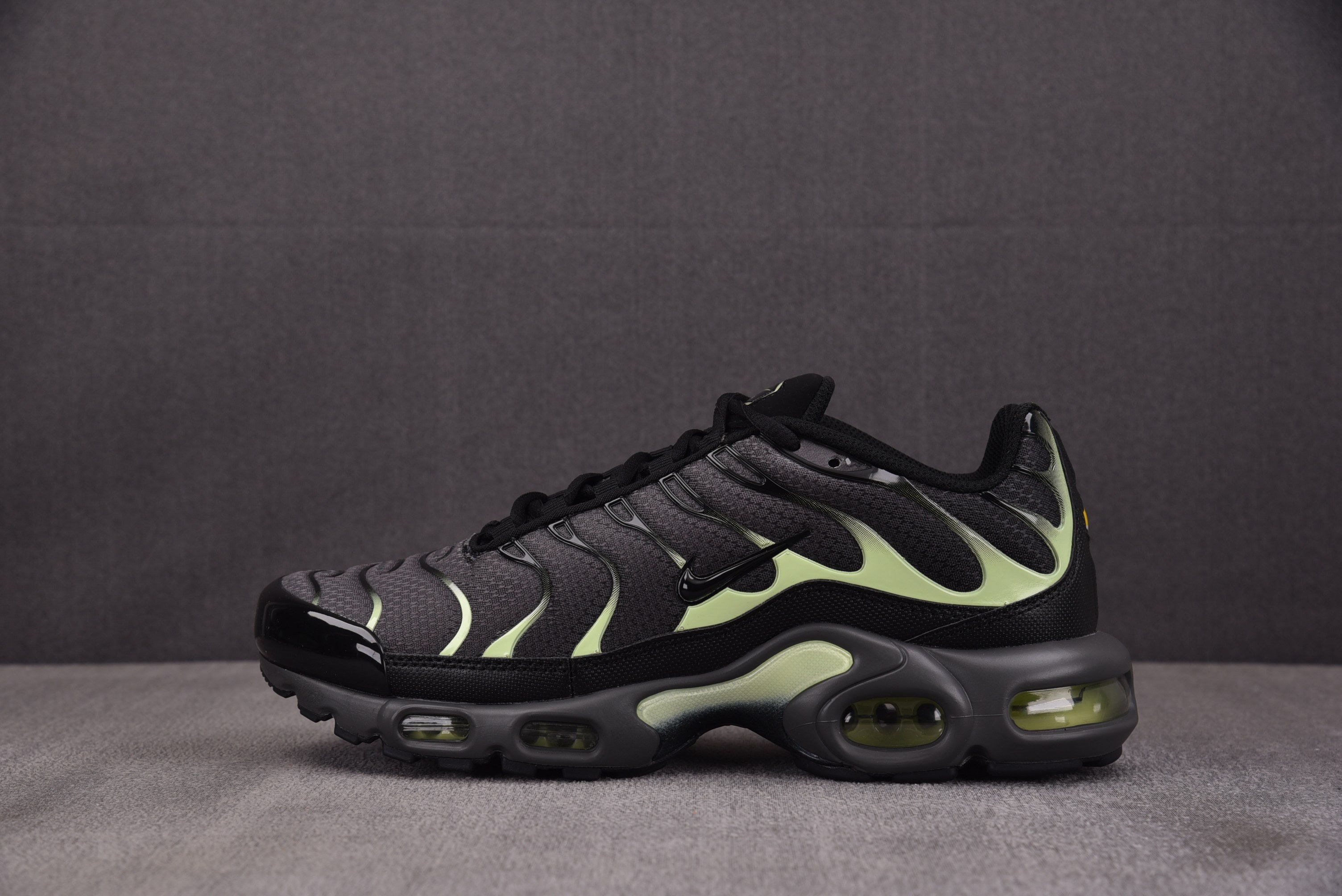 NK Air Max Plus Iron Gray Light Liquid Lime Black 黑绿