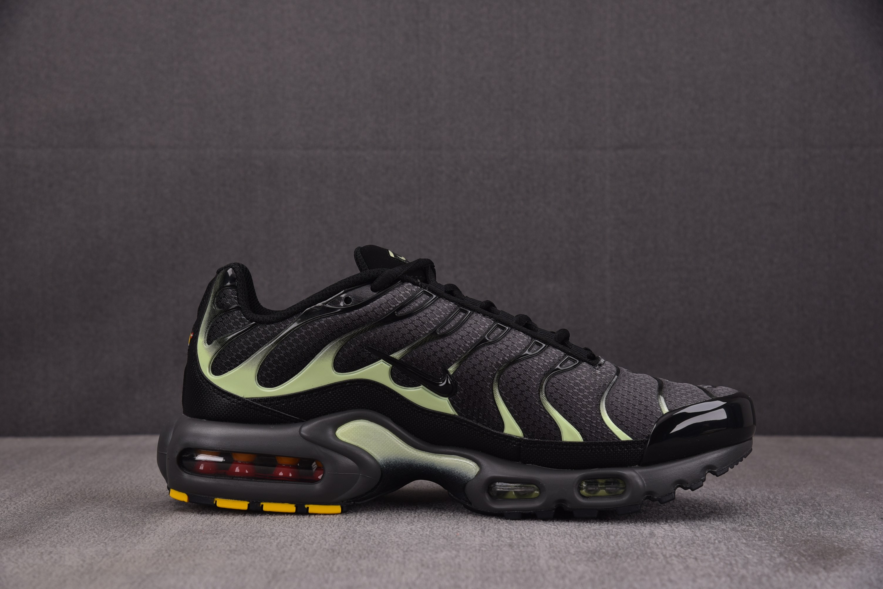 NK Air Max Plus Iron Gray Light Liquid Lime Black 黑绿