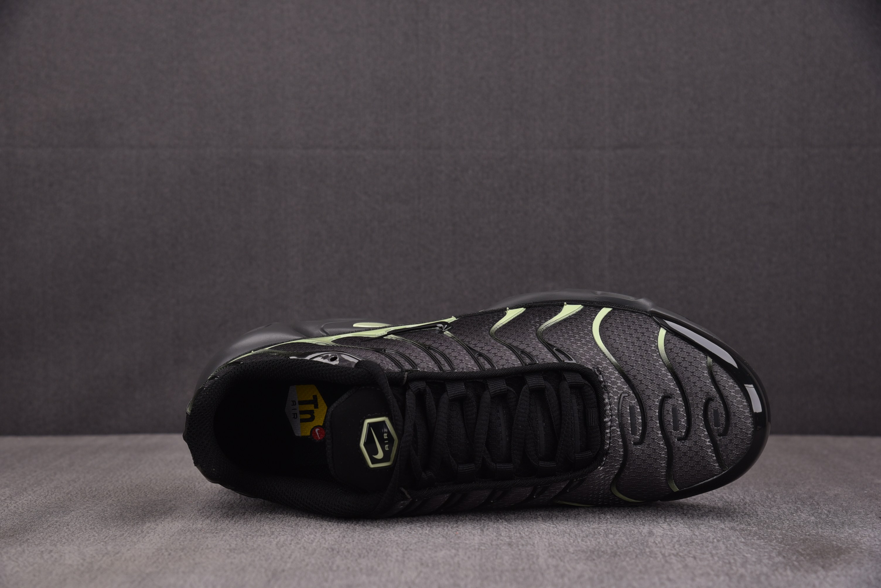 NK Air Max Plus Iron Gray Light Liquid Lime Black 黑绿