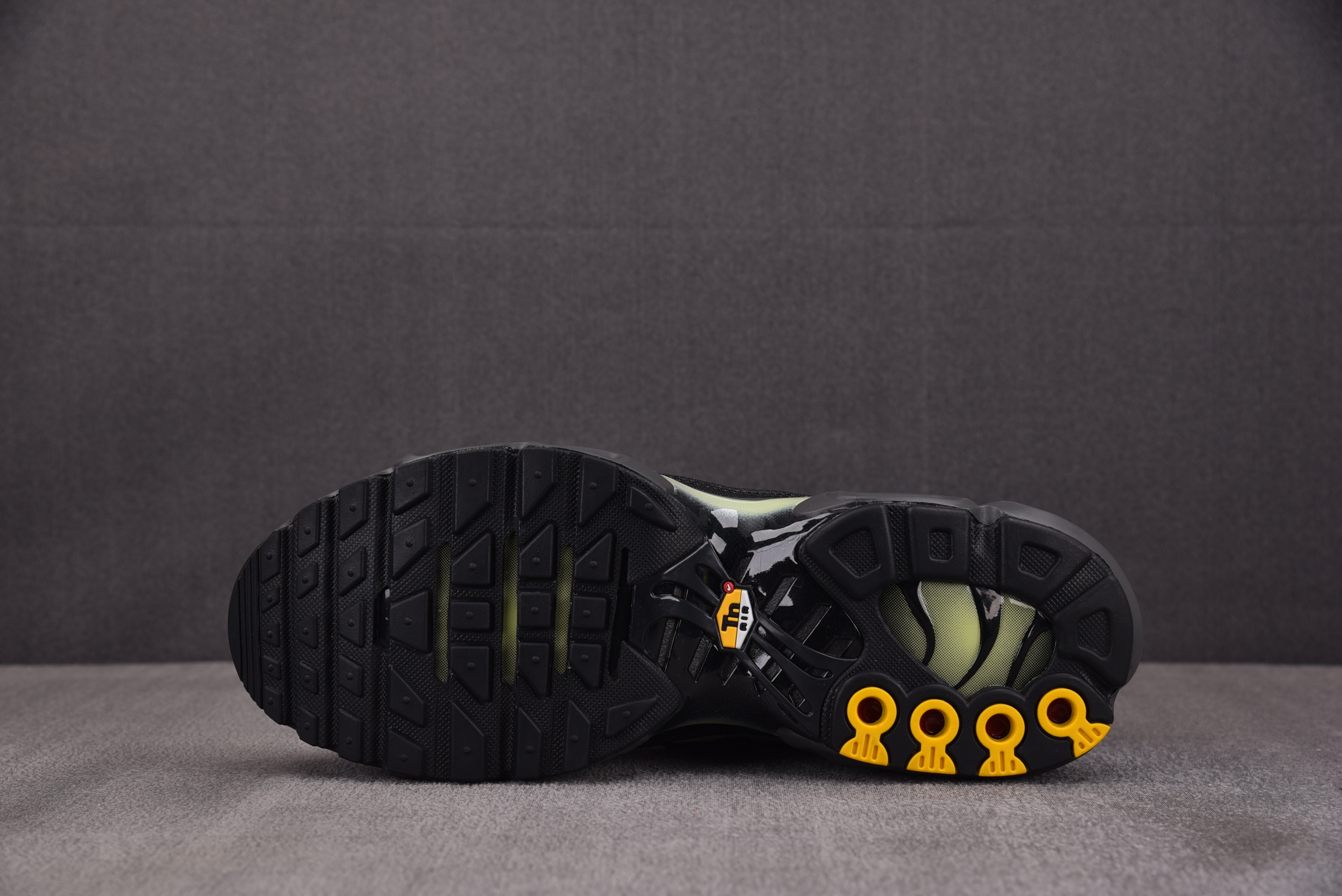 NK Air Max Plus Iron Gray Light Liquid Lime Black 黑绿