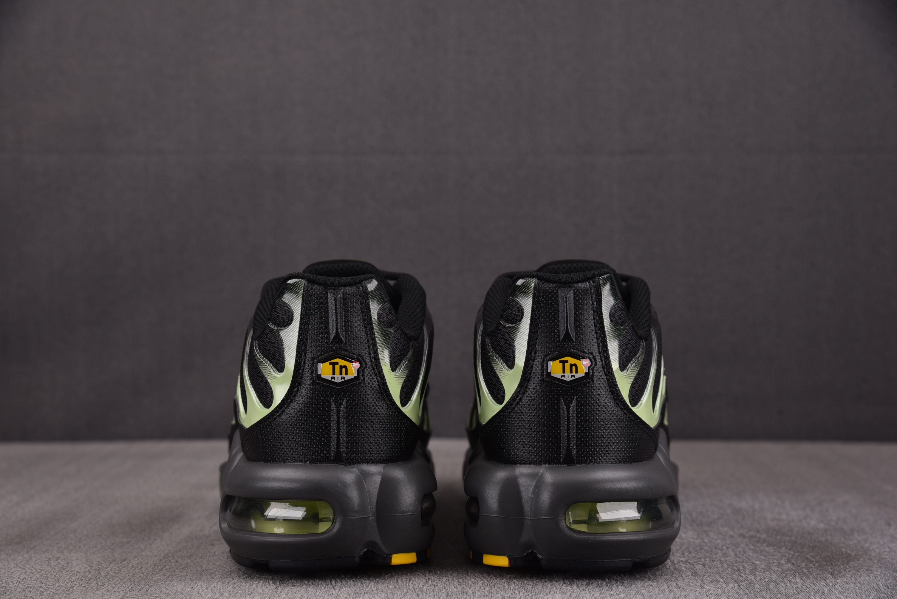 NK Air Max Plus Iron Gray Light Liquid Lime Black 黑绿