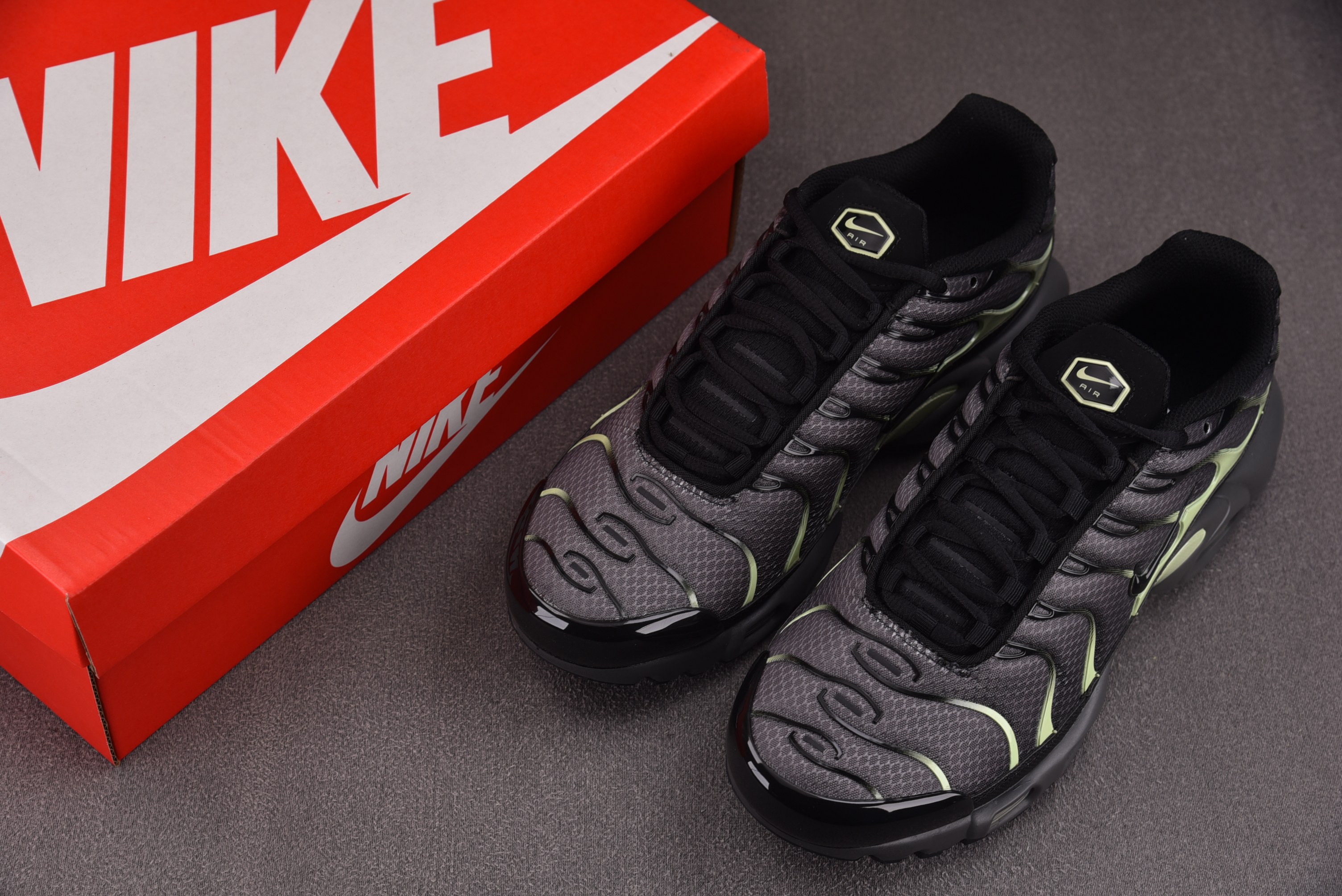 NK Air Max Plus Iron Gray Light Liquid Lime Black 黑绿