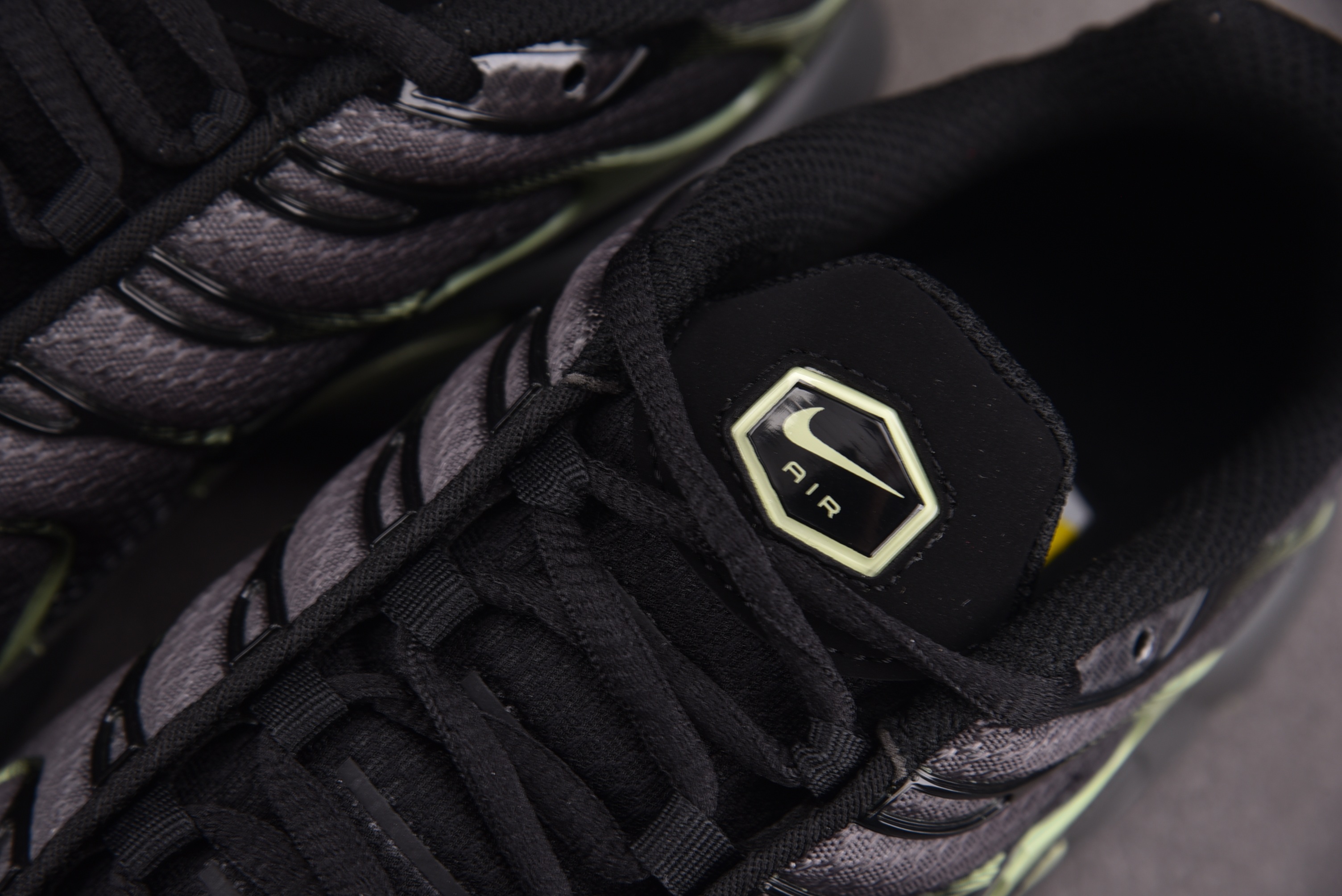 NK Air Max Plus Iron Gray Light Liquid Lime Black 黑绿
