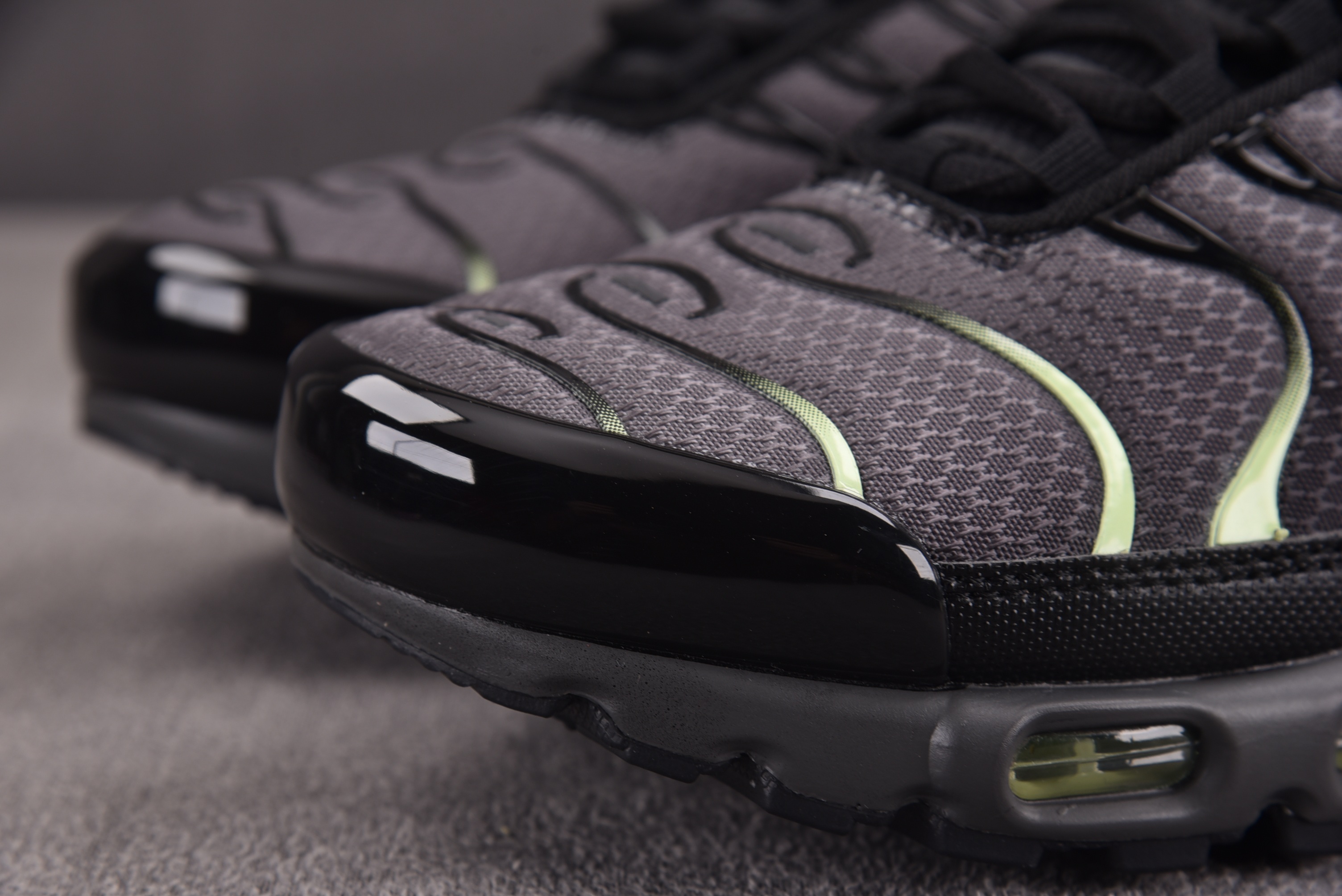 NK Air Max Plus Iron Gray Light Liquid Lime Black 黑绿