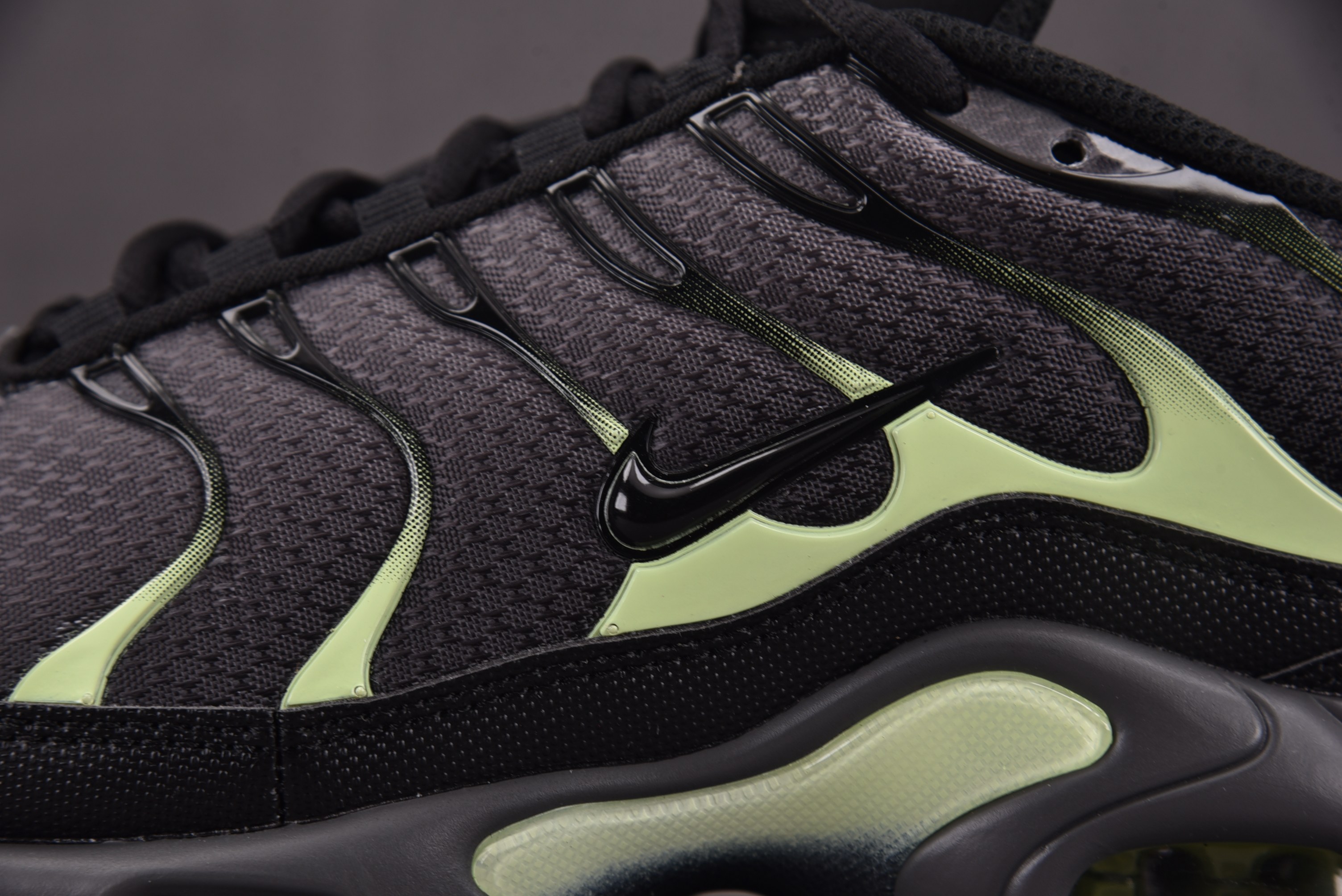 NK Air Max Plus Iron Gray Light Liquid Lime Black 黑绿