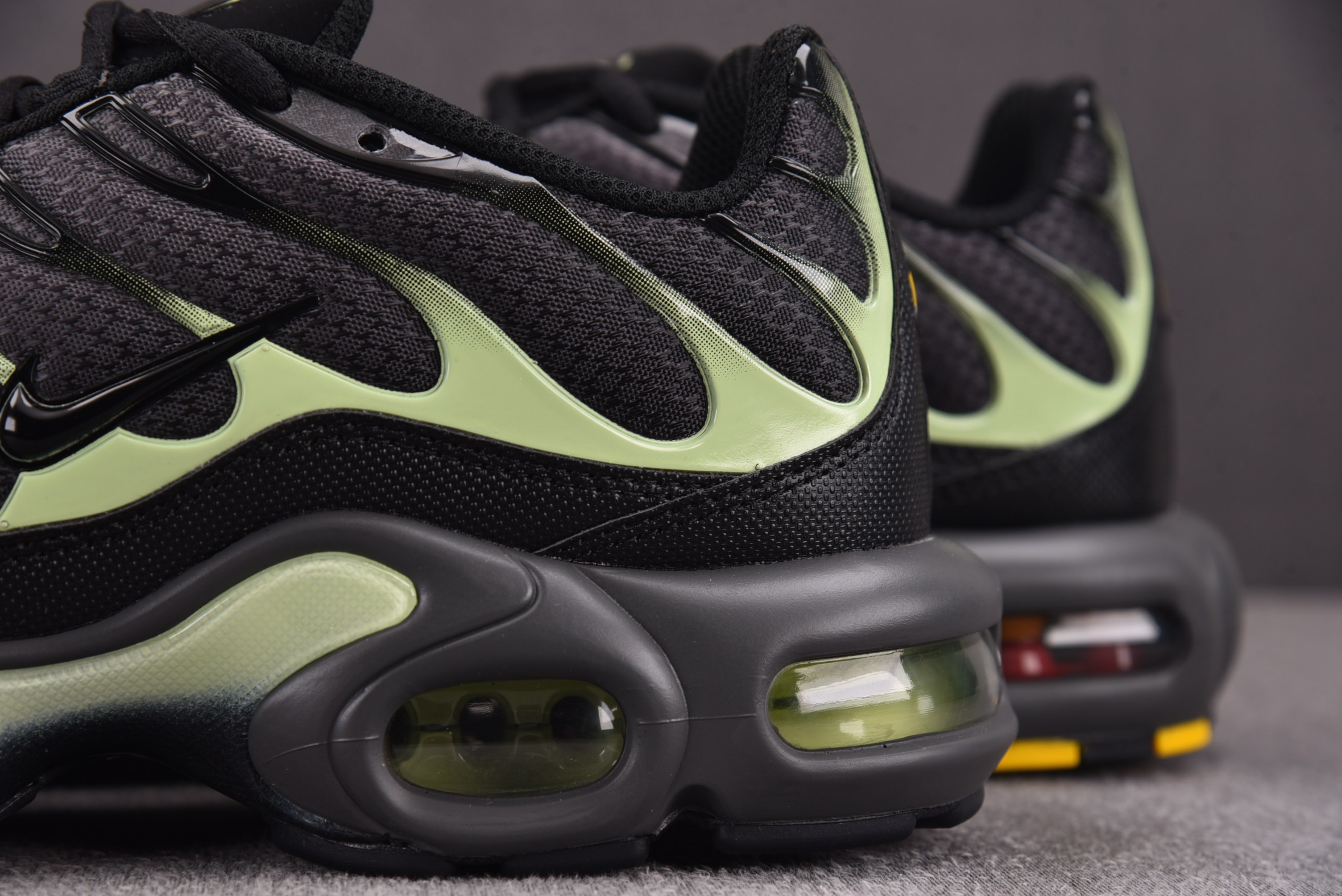 NK Air Max Plus Iron Gray Light Liquid Lime Black 黑绿