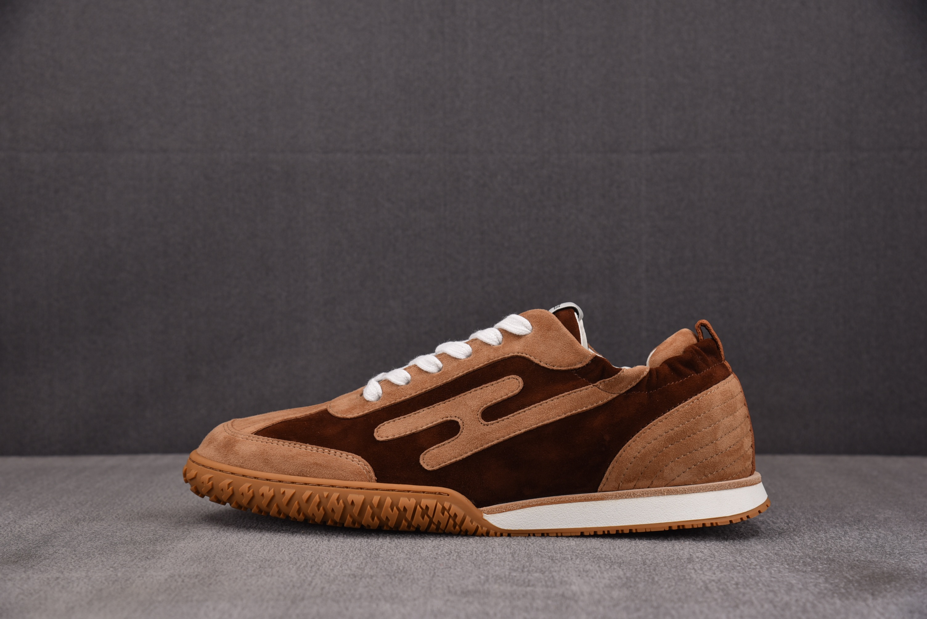 HERMES Sneaker Femme Jet Chevrevelours 棕色 YZ022-135-