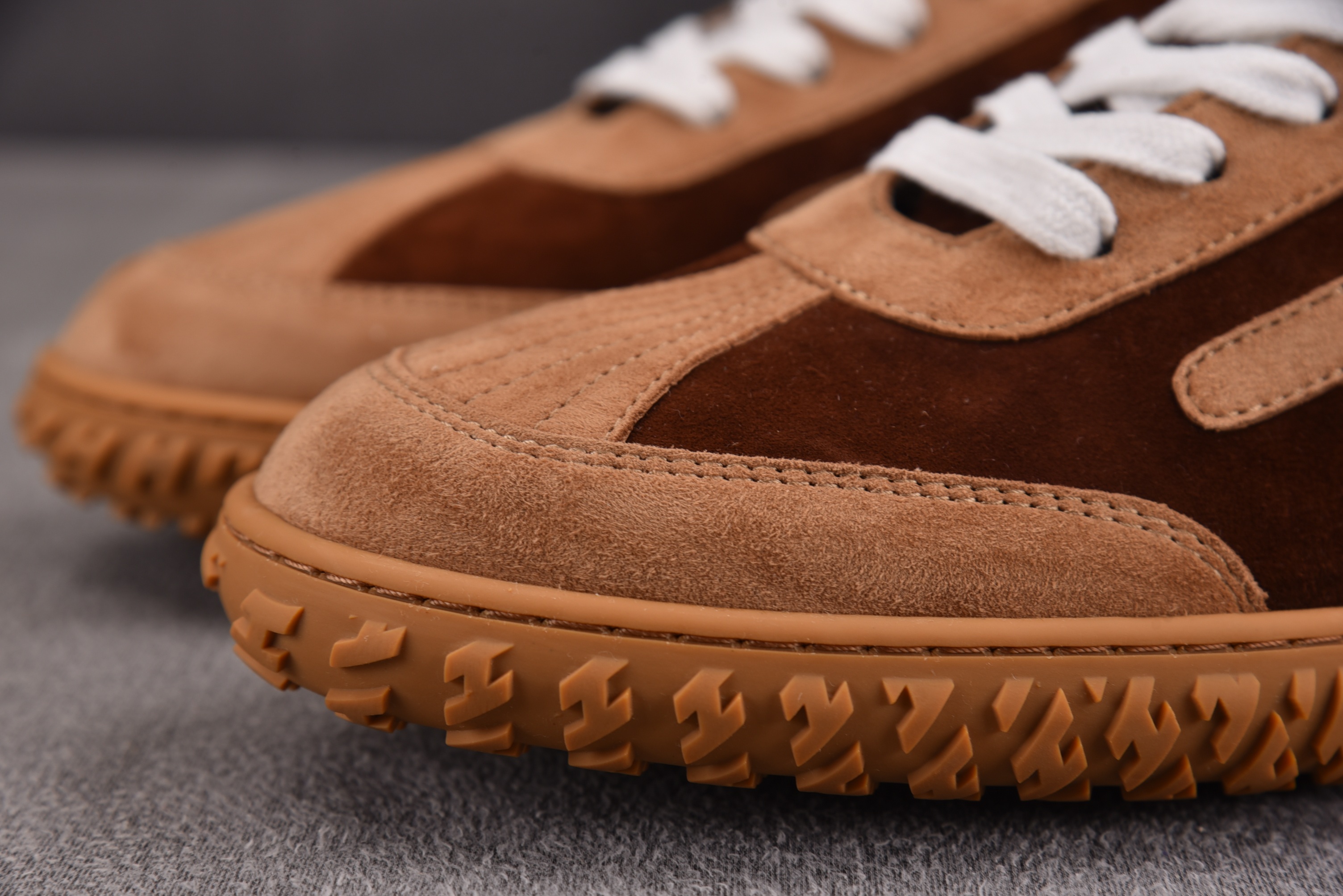 HERMES Sneaker Femme Jet Chevrevelours 棕色 YZ022-135-
