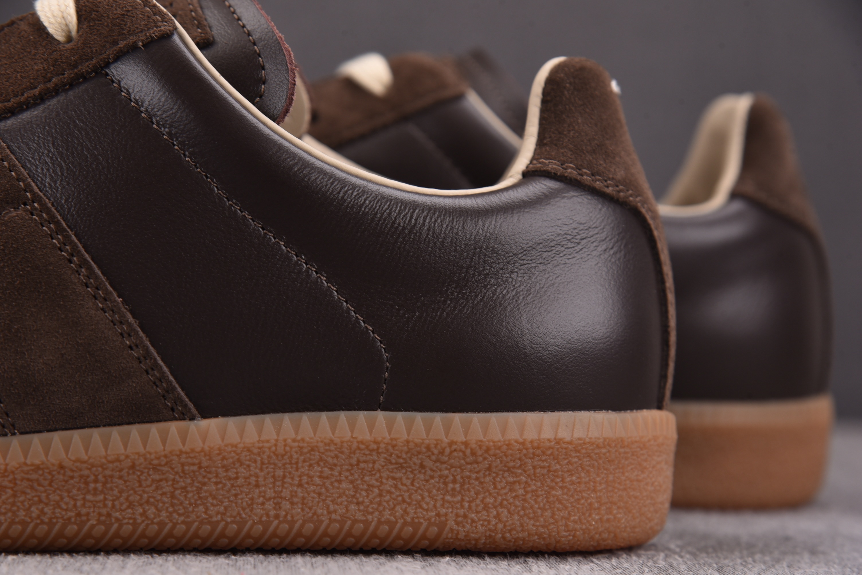 Maison Margiela Replica Painted 梅森·马吉拉 褐棕色 YZ00640-4