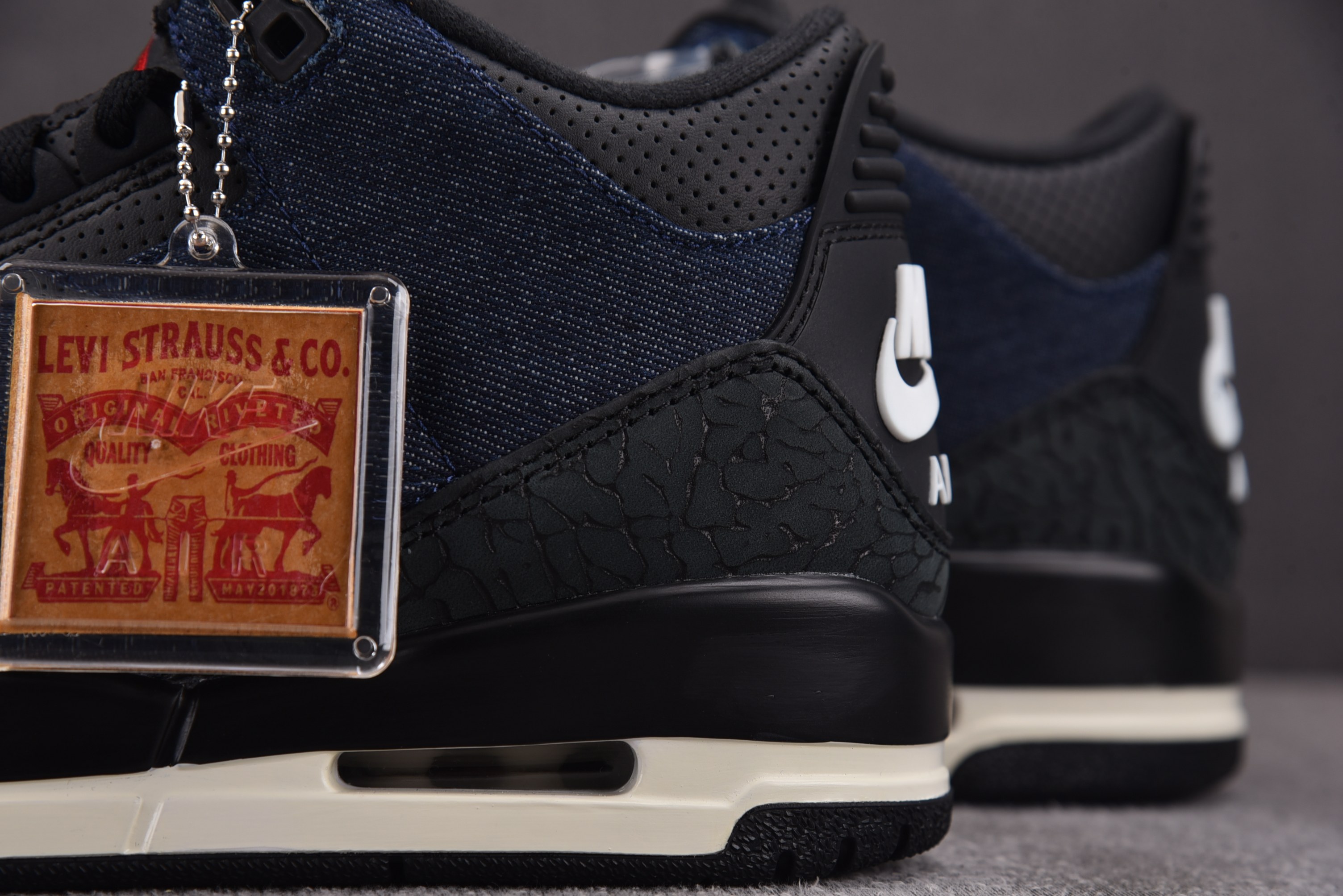 Air Jordan 3 Retro x Levi's Indigo 蓝黑 IH7959-400 YZ0