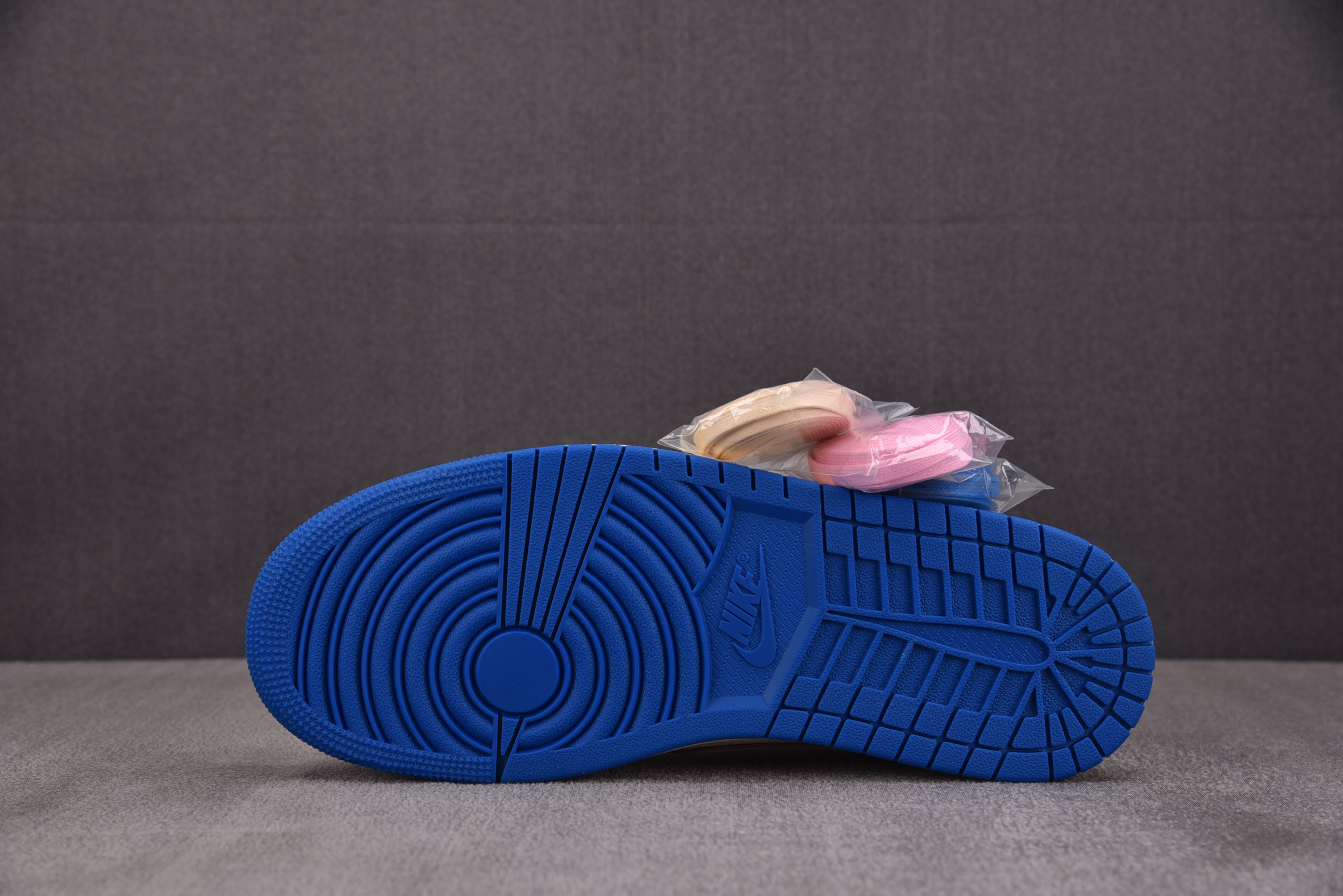Fragment Design x Travis Scott Air Jordan 1 Low OG S