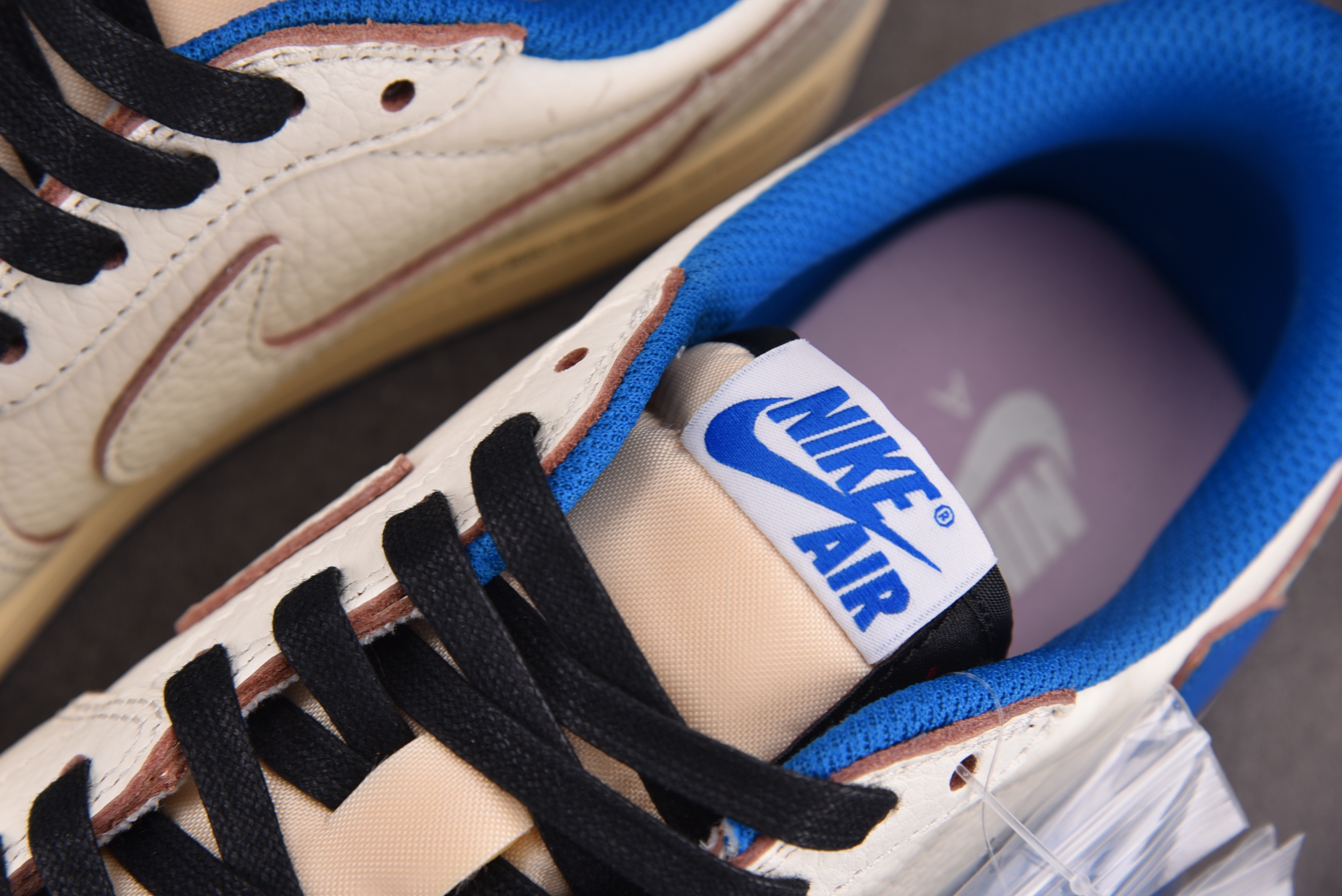 Fragment Design x Travis Scott Air Jordan 1 Low OG S