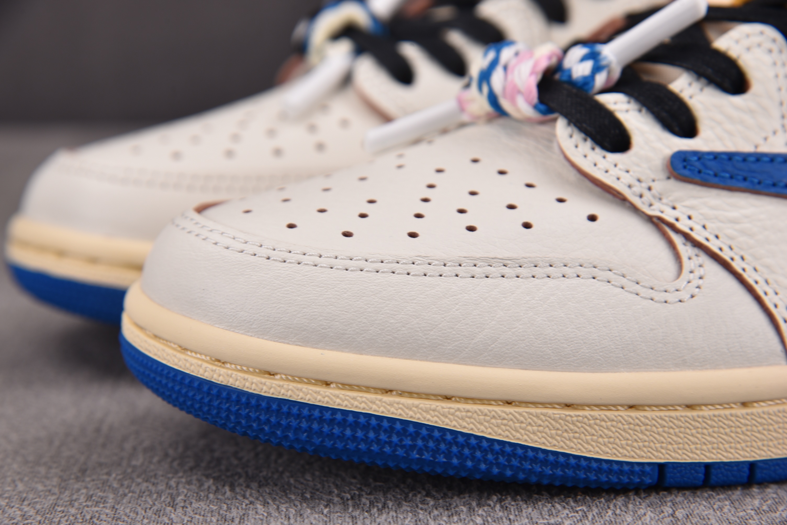 Fragment Design x Travis Scott Air Jordan 1 Low OG S